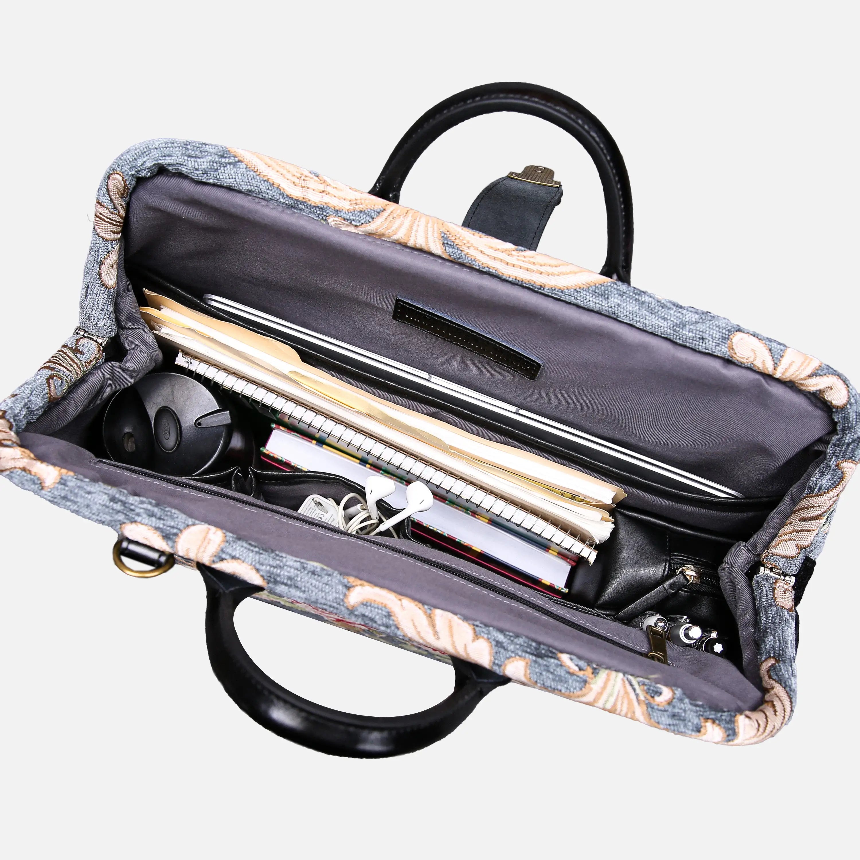 Baroque Garden Grey carpet bag of America in use