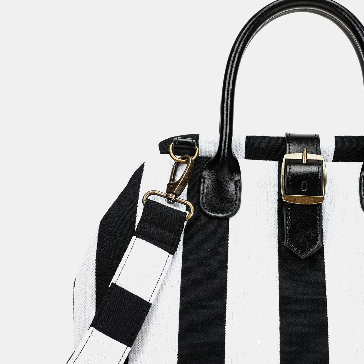 Black & White Beetlejuice Carpet Handbag Purse of America buckle