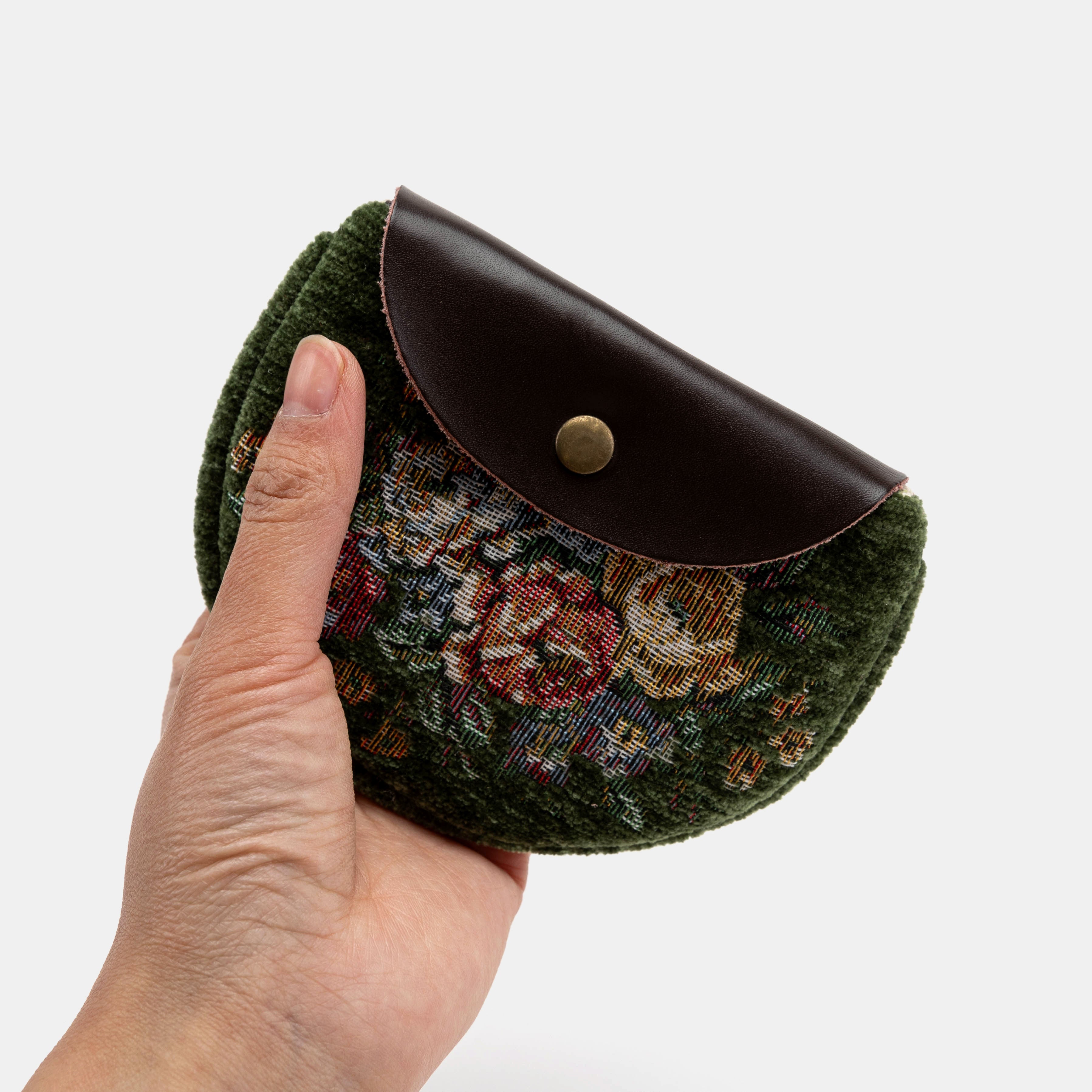 Rose Series Arugula Green Rosary Bag Carpetbag of America closing