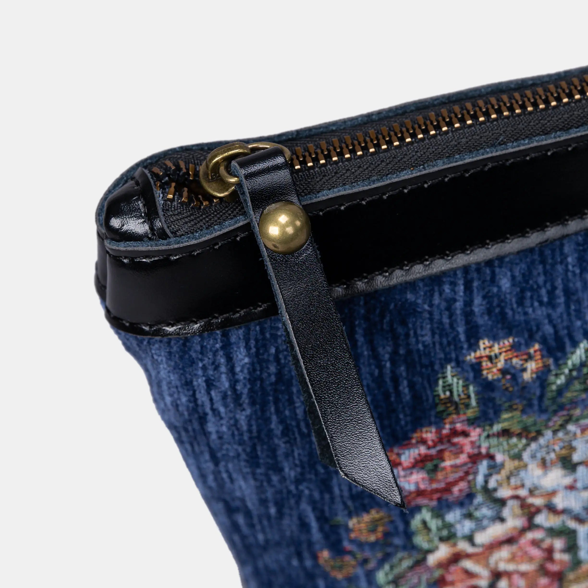 Bouquet Rose Blue Carpet Makeup Bag Carpetbag of America zipper