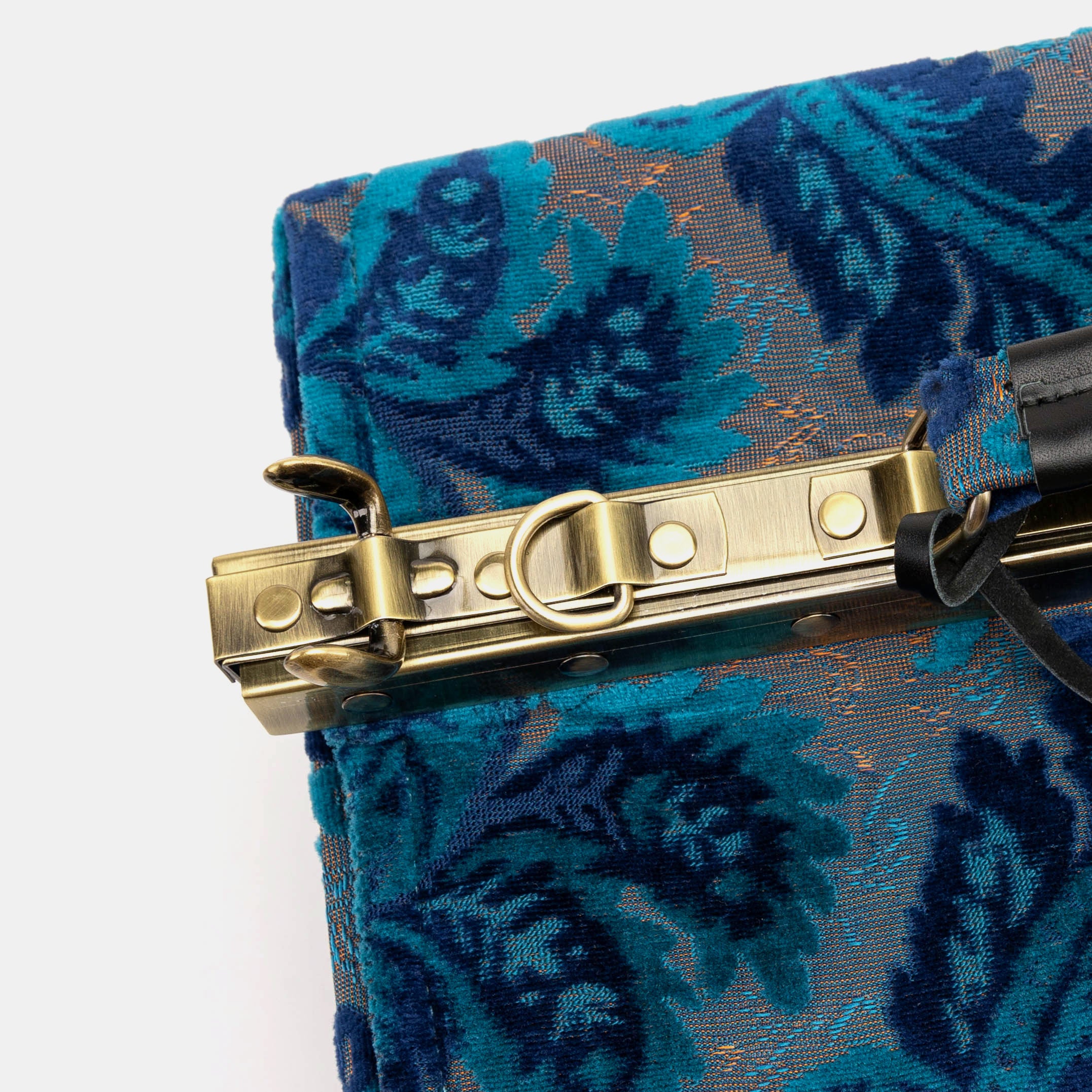 Burnout Velvet Revival Aqua Genevieve Carpet Gladstone Bag of America frame
