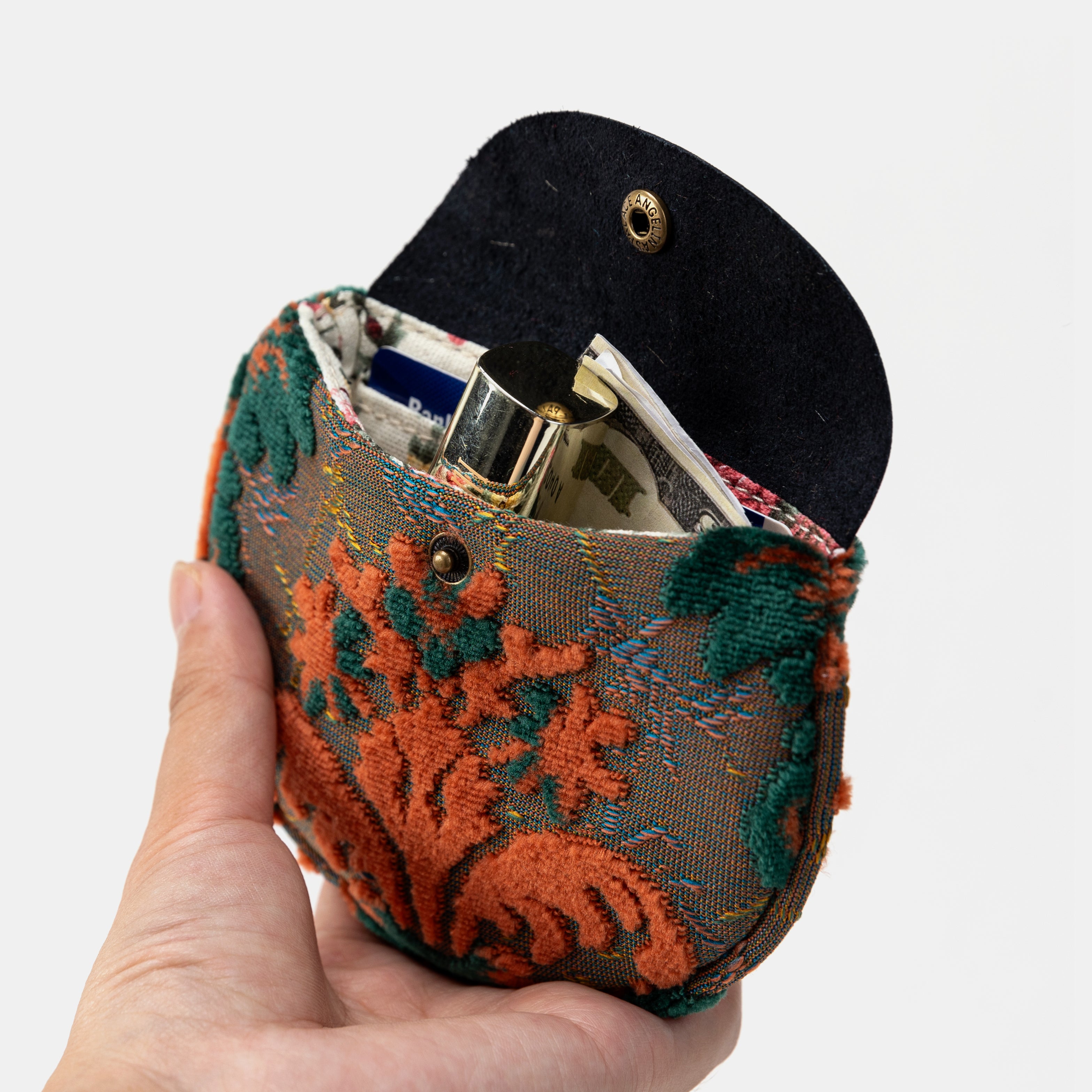 Burnout Velvet Revival Jade Double Kiss Clasp Coin Purse of America in use-1