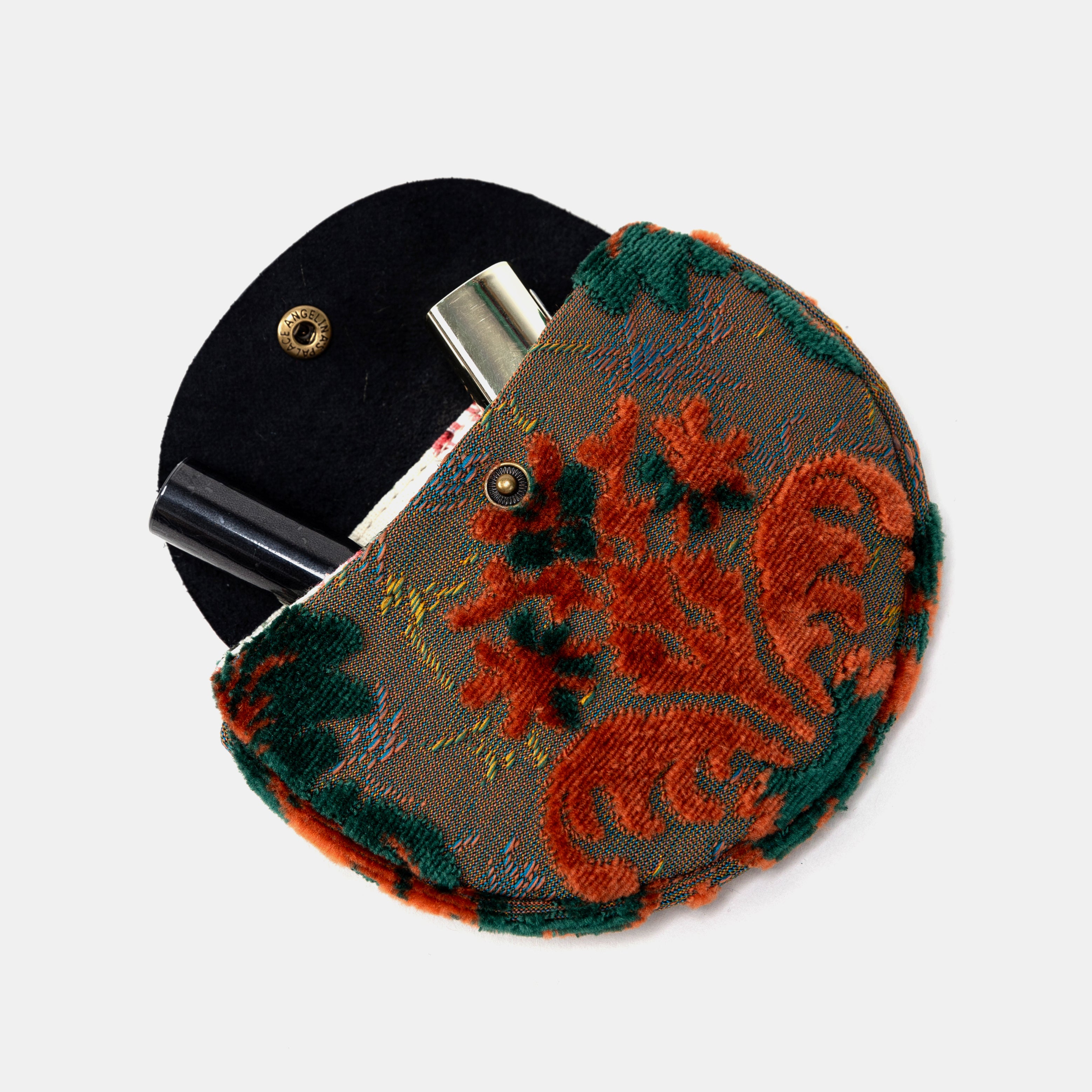 Burnout Velvet Revival Jade Double Kiss Clasp Coin Purse of America in use-3