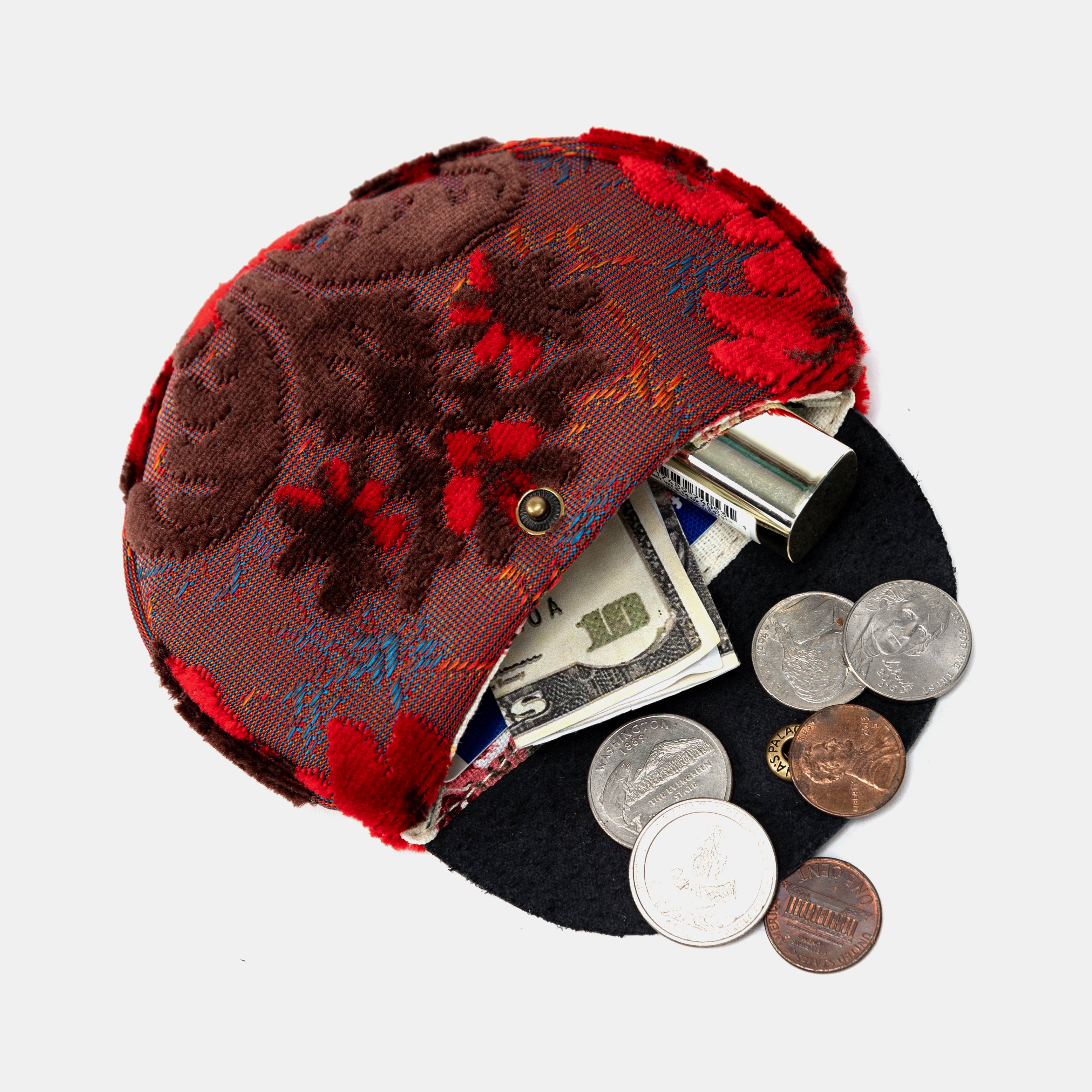 Burnout Velvet Revival Scarlet Double Kiss Clasp Coin Purse of America in use-4