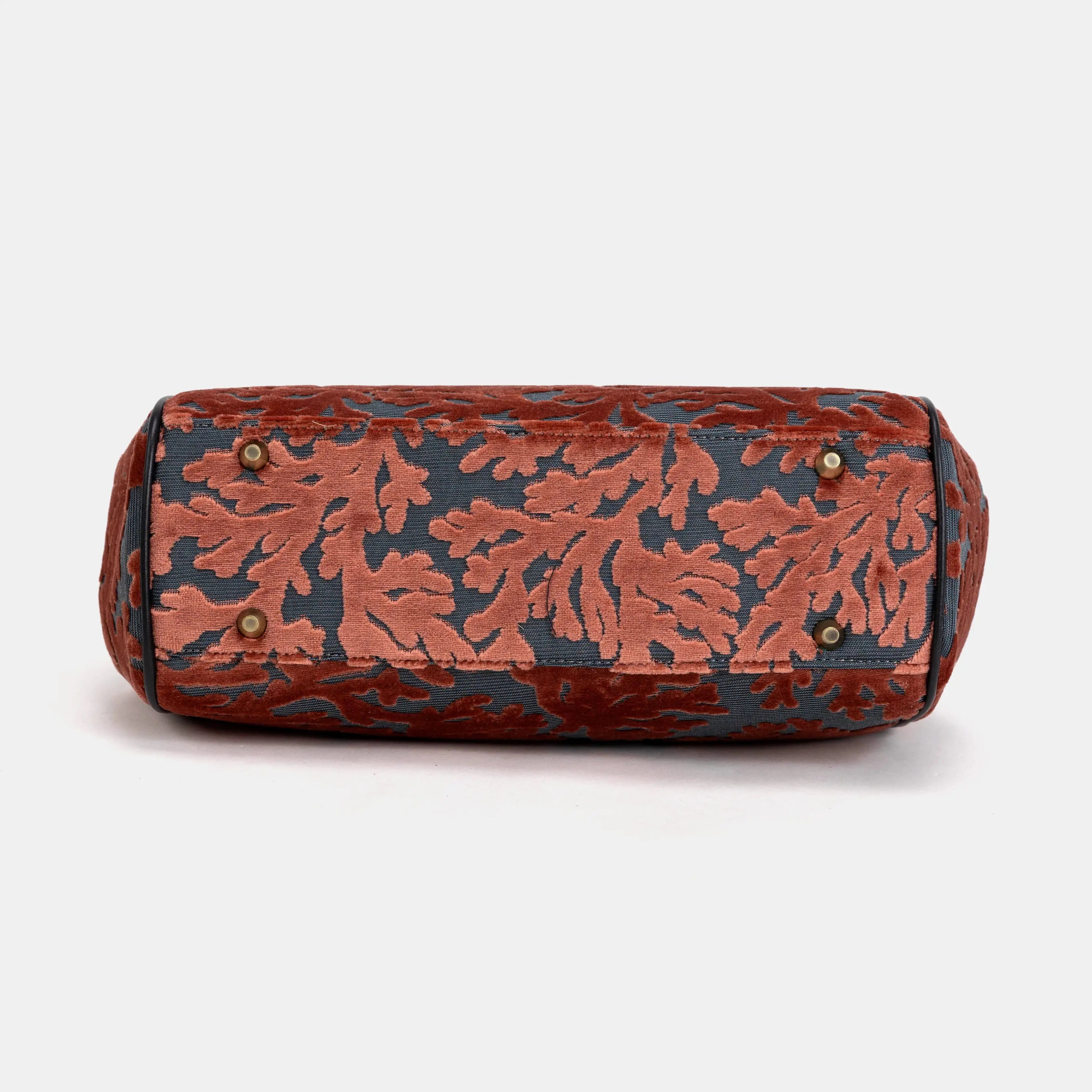 Burnout Velvet St Tropez Scuba Coral Alma Shoulder Bag Carpet Bag of America bottom