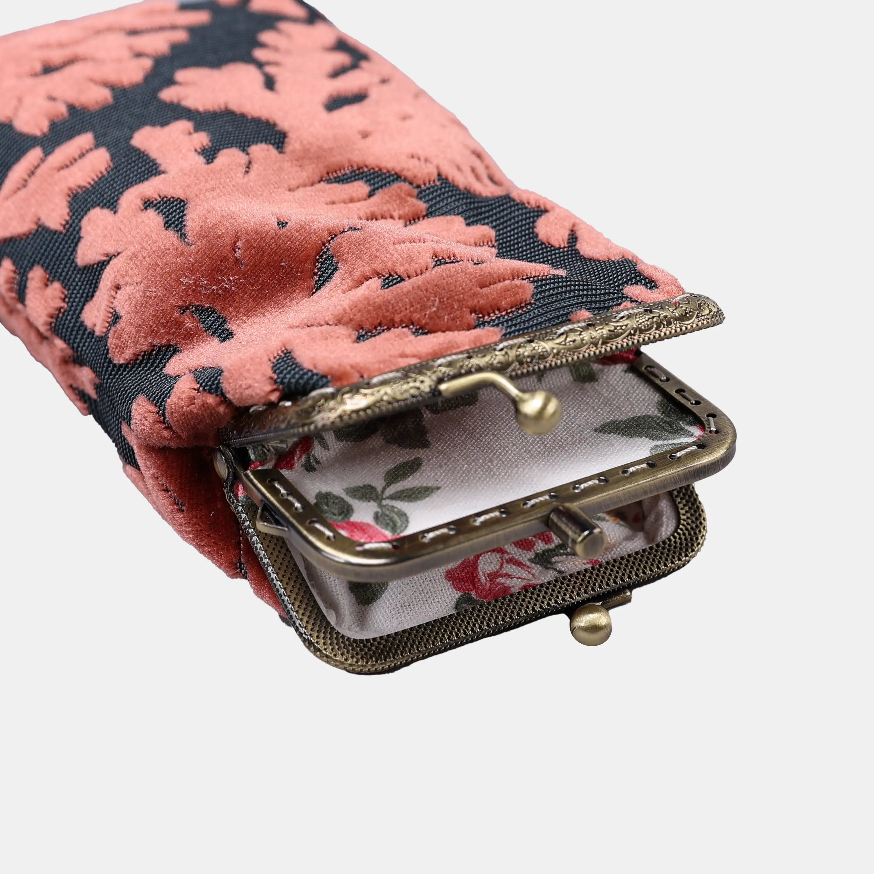 St Tropez Scuba Coral Carpet Eyeglasses Case of America the metal clamp opens-4