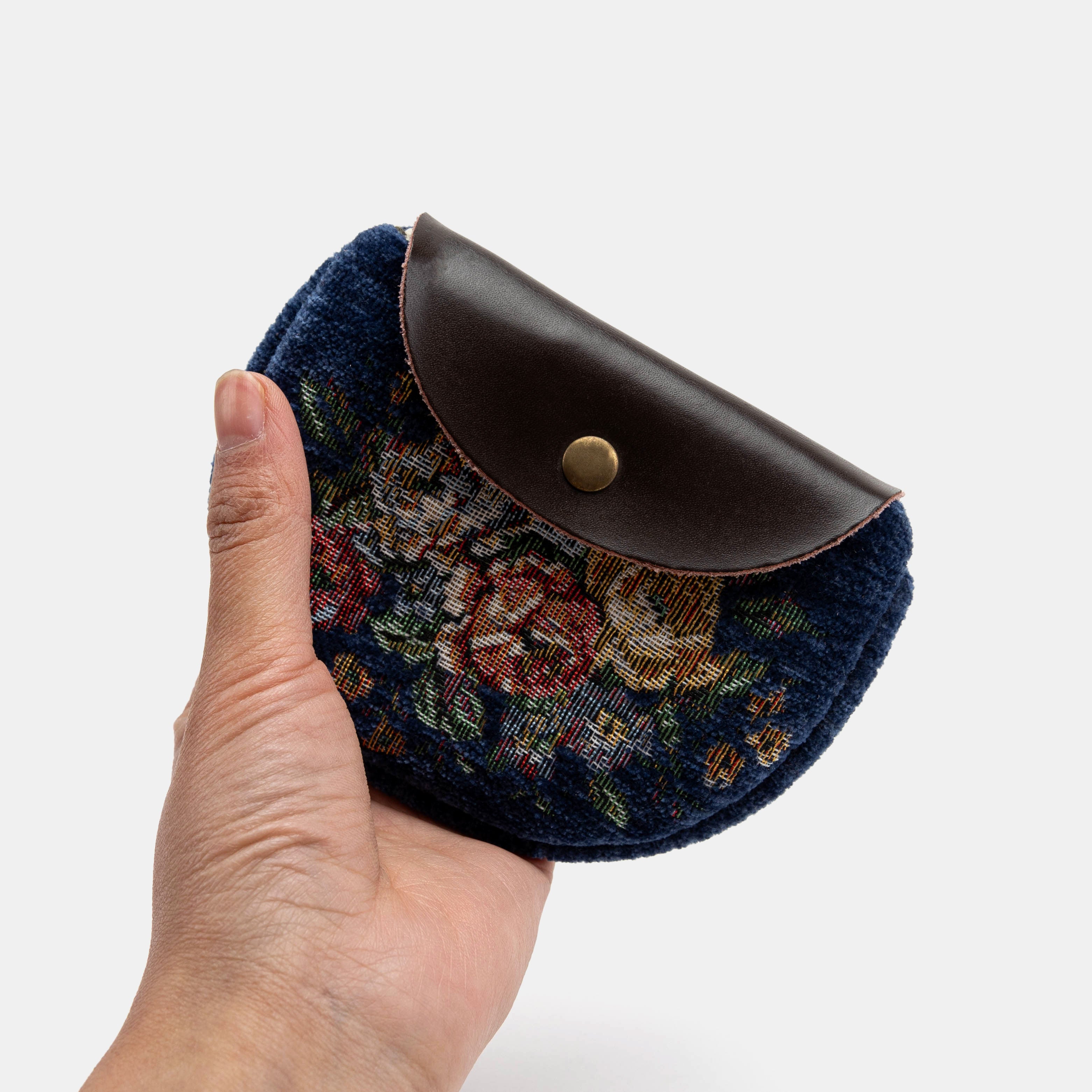 Rose Series Blue Rosary Bag Carpetbag of America  blue holding