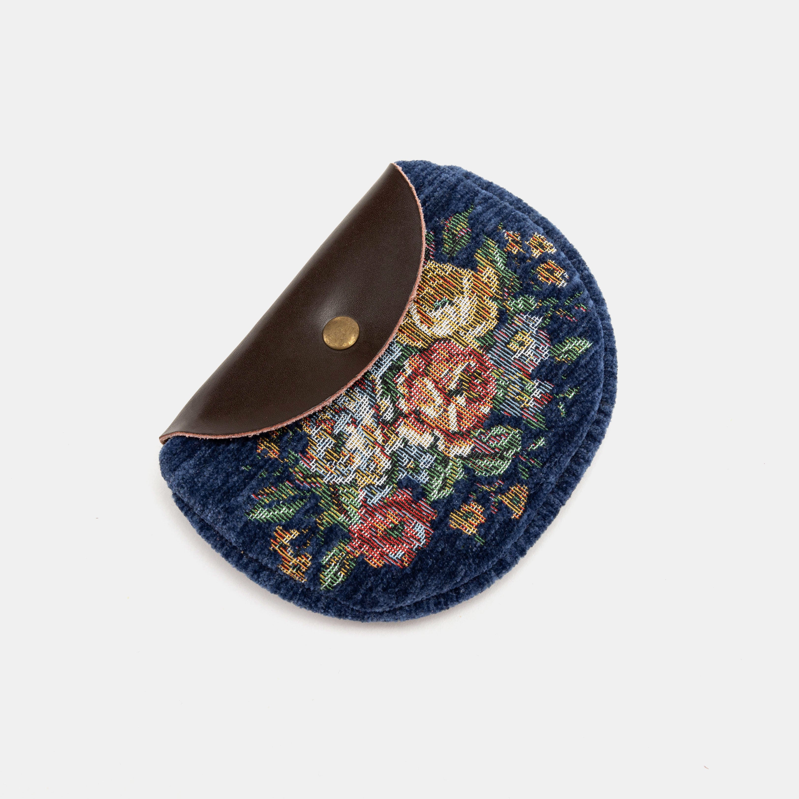 Rose Series Blue Rosary Bag Carpetbag of America  closing