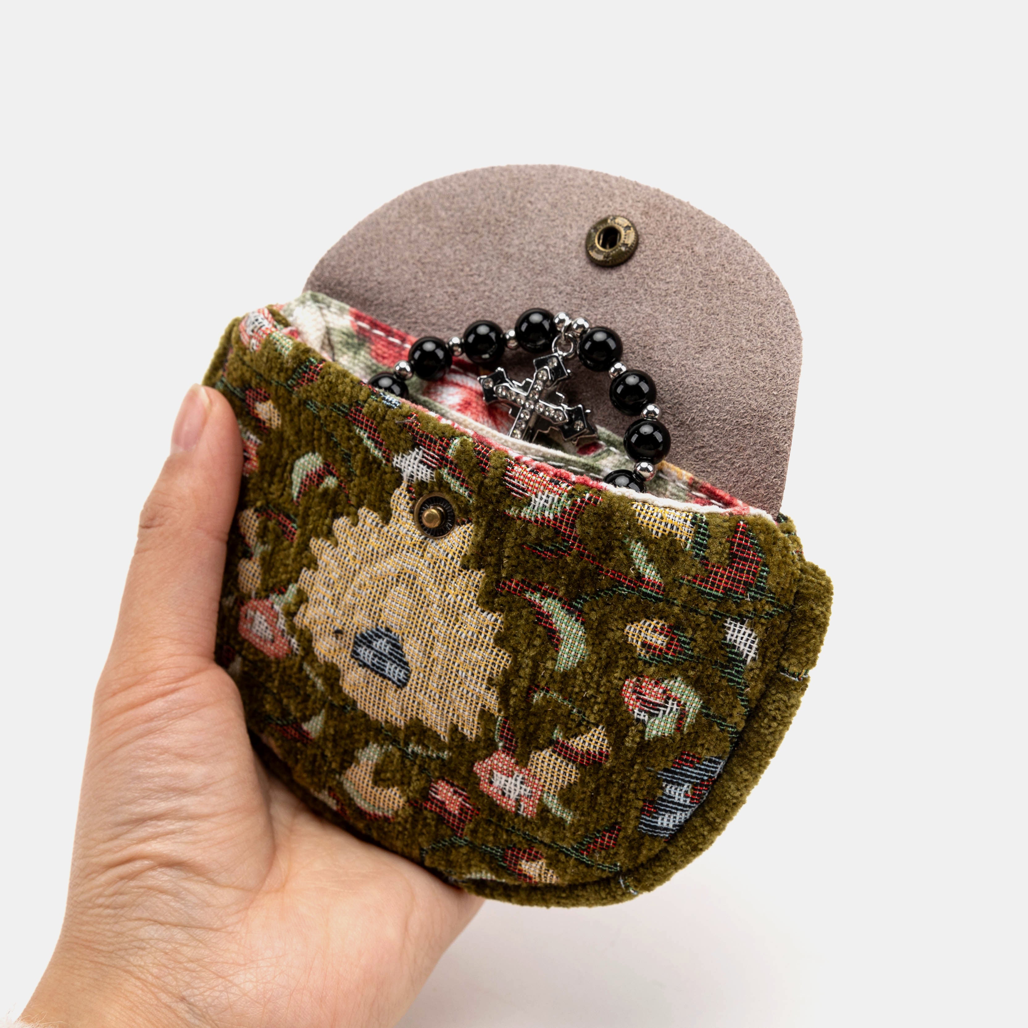 Oriental Pattern Rosary Bag Carpetbag of America opening