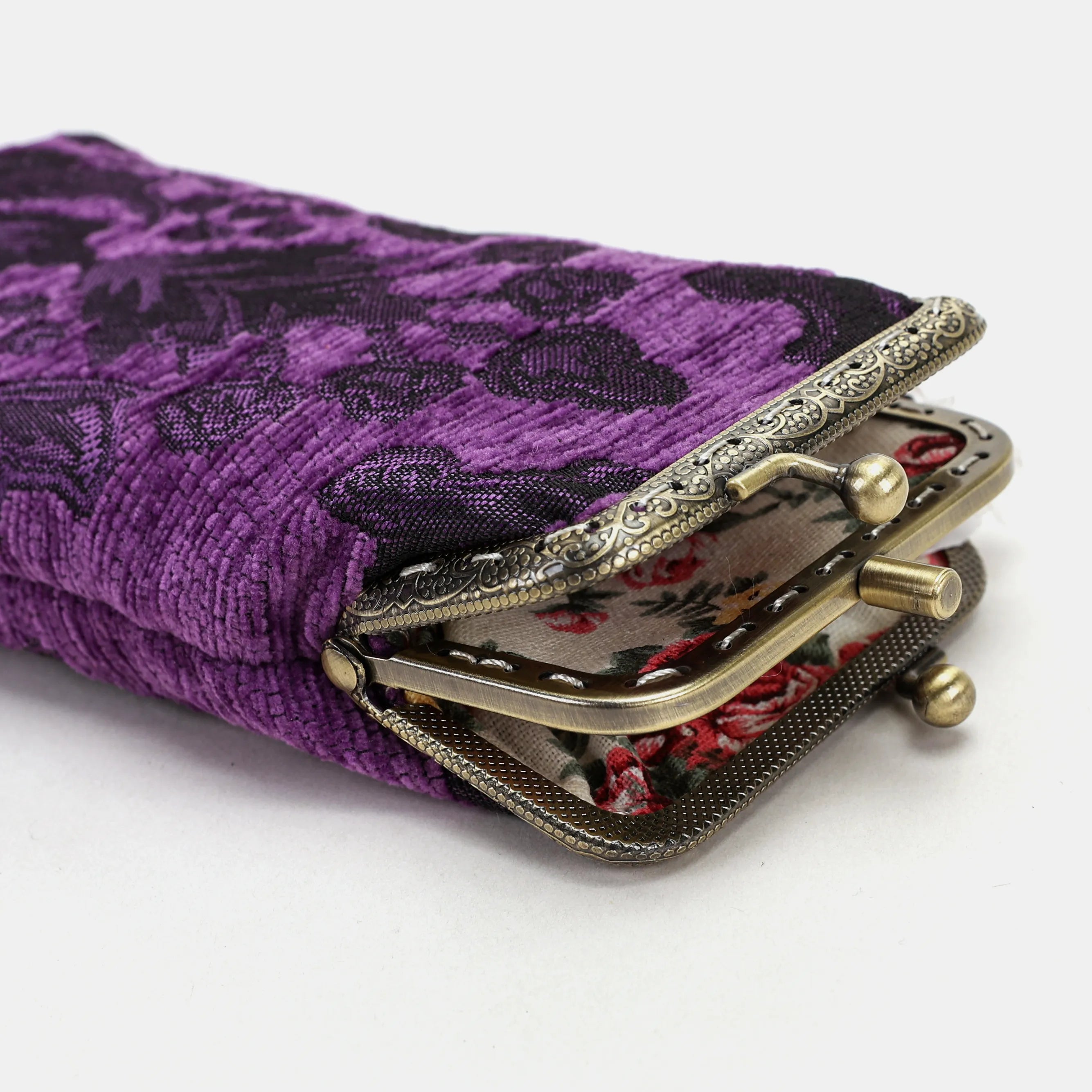 Victorian Blossom Purple Eyeglasses Carpet Case toward to side