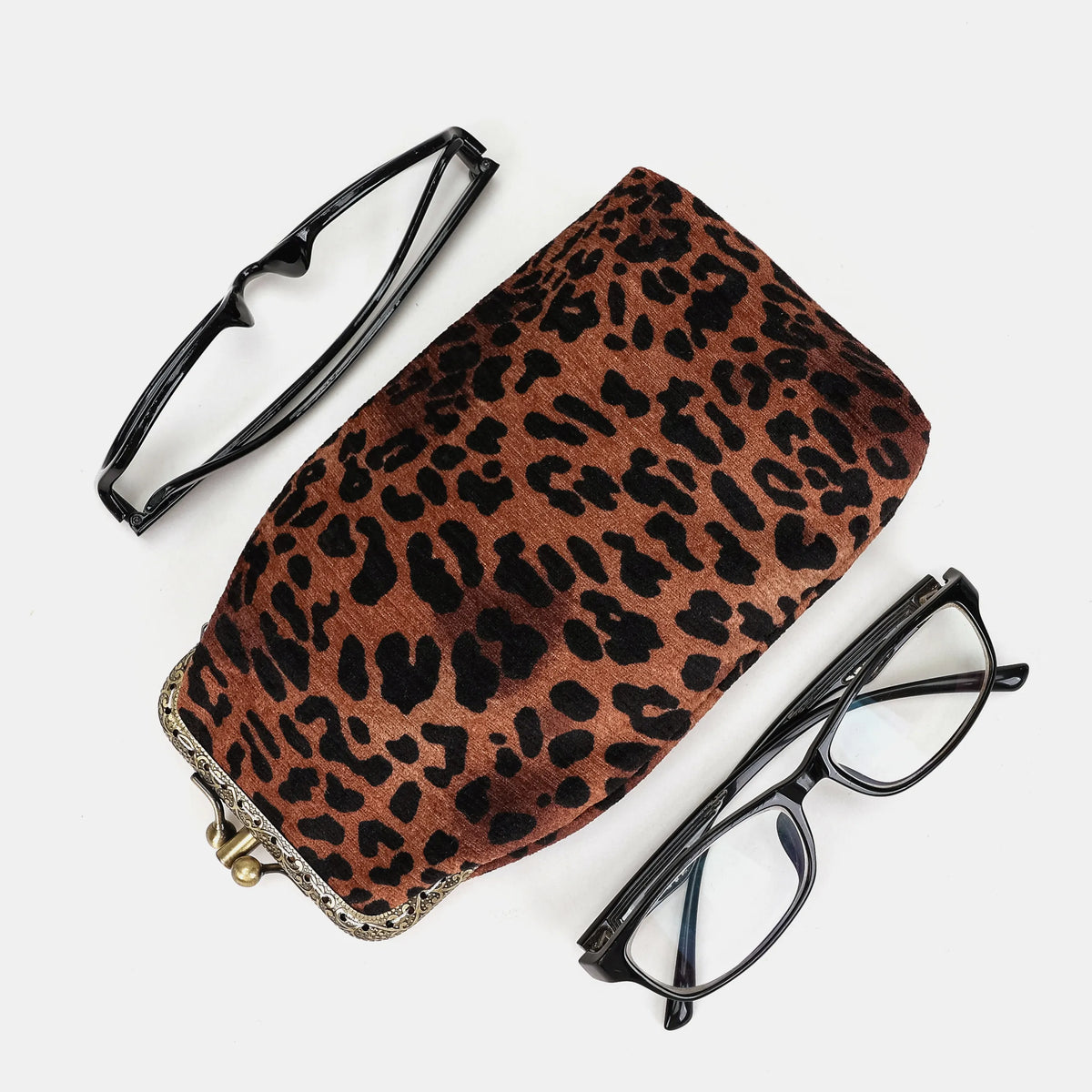 Leopard Classic Carpet Eyeglasses Case Carpetbag of America with glasses