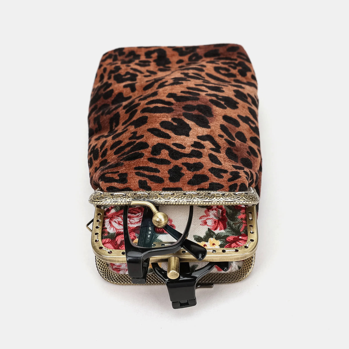 Leopard Classic Carpet Eyeglasses Case Carpetbag of America top side