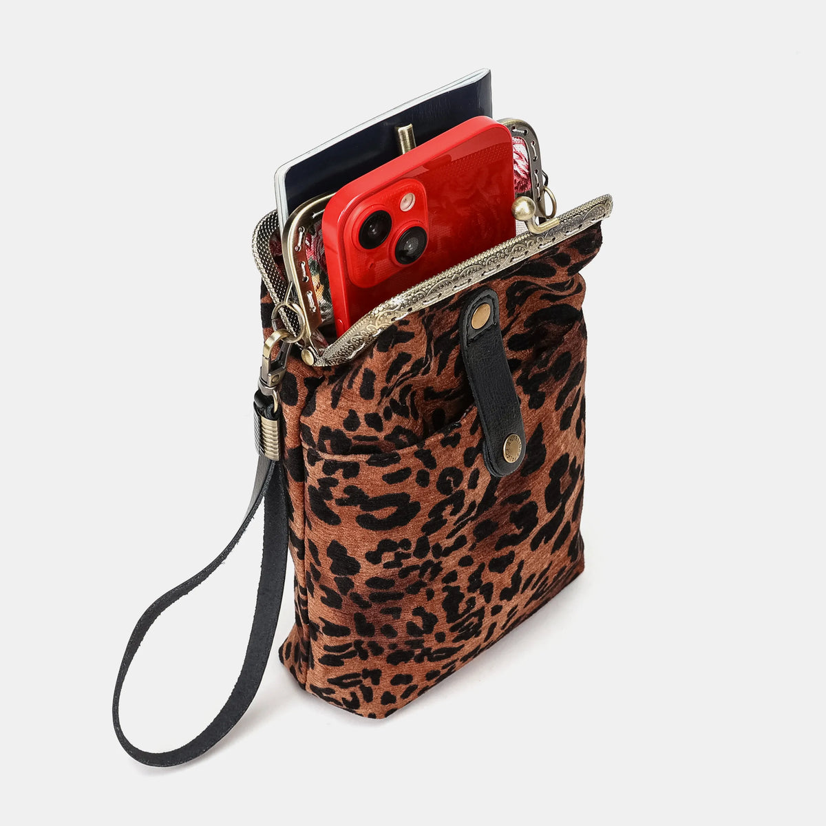 Leopard Classic Carpet Phone Case Carpetbag of America display