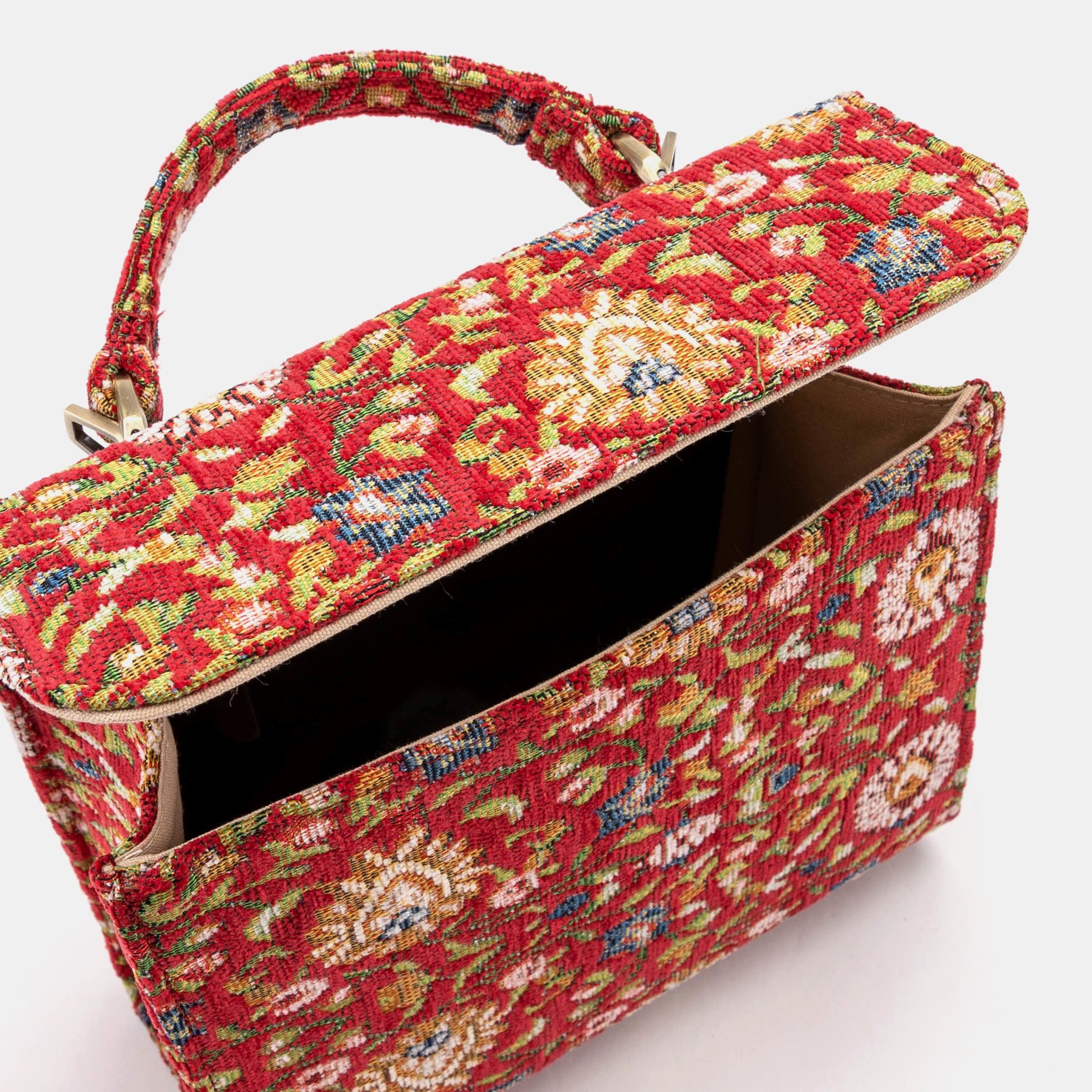 Oriental Red Flap Satchel Carpetbag of America opening