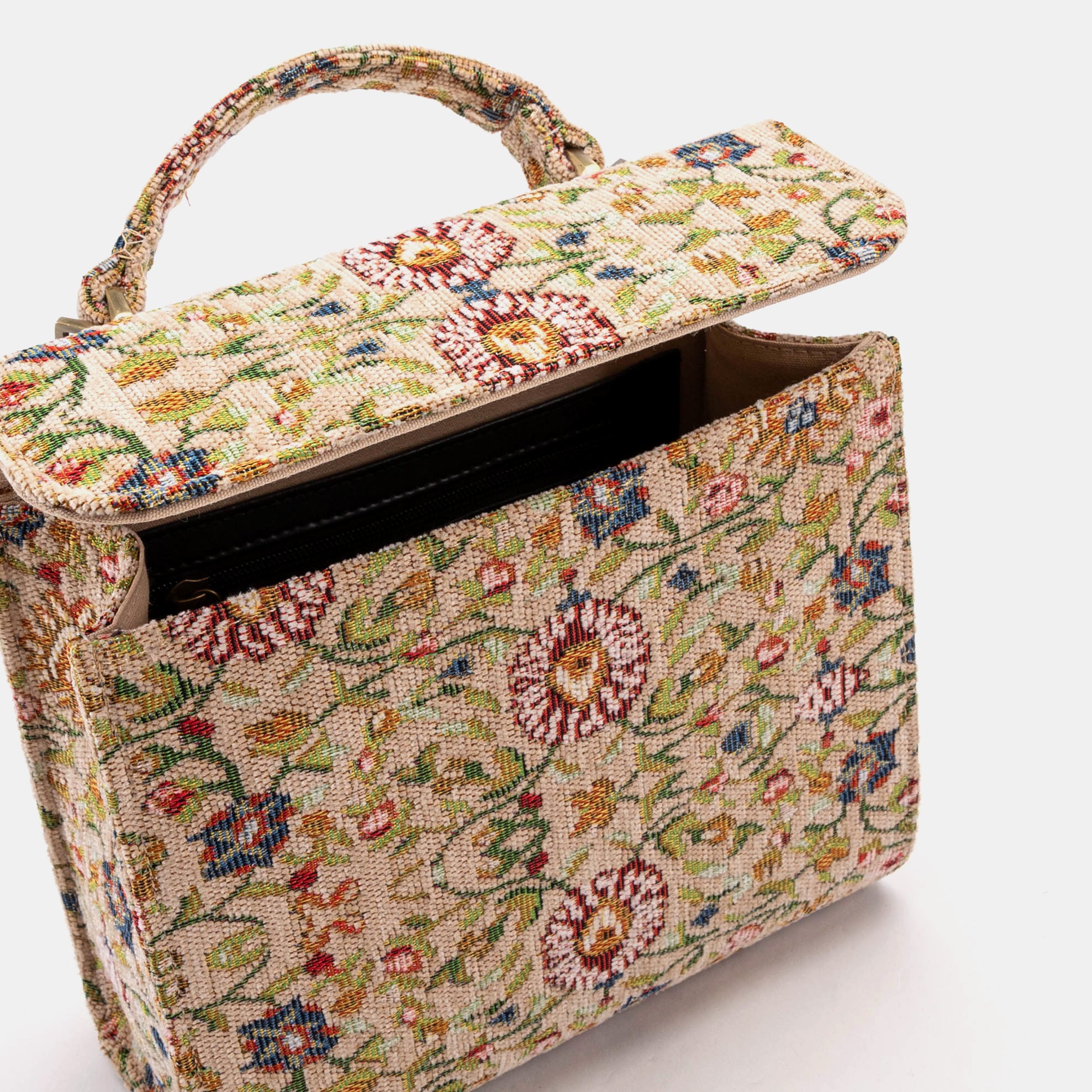 Oriental Beige Flap Satchel Carpetbag of America opening