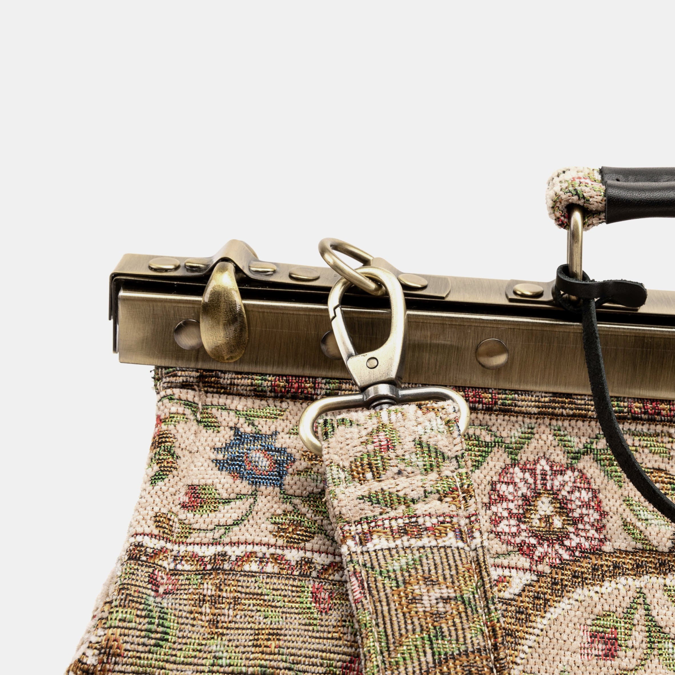 Gladstone Bag Carpet Doctor Bag Victorian Weekender Bag Shoulder Frame Bag Genevieve Oriental Beige Carpetbagger Carpetbag of America clasp
