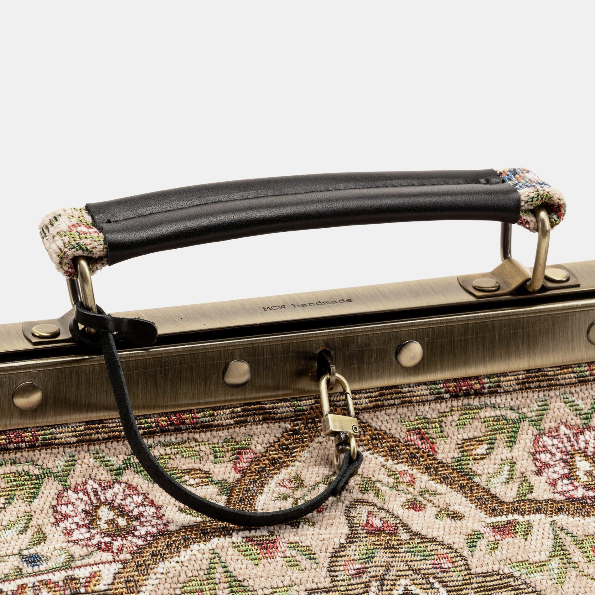Gladstone Bag Carpet Doctor Bag Victorian Weekender Bag Shoulder Frame Bag Genevieve Oriental Beige Carpetbagger Carpetbag of America logo