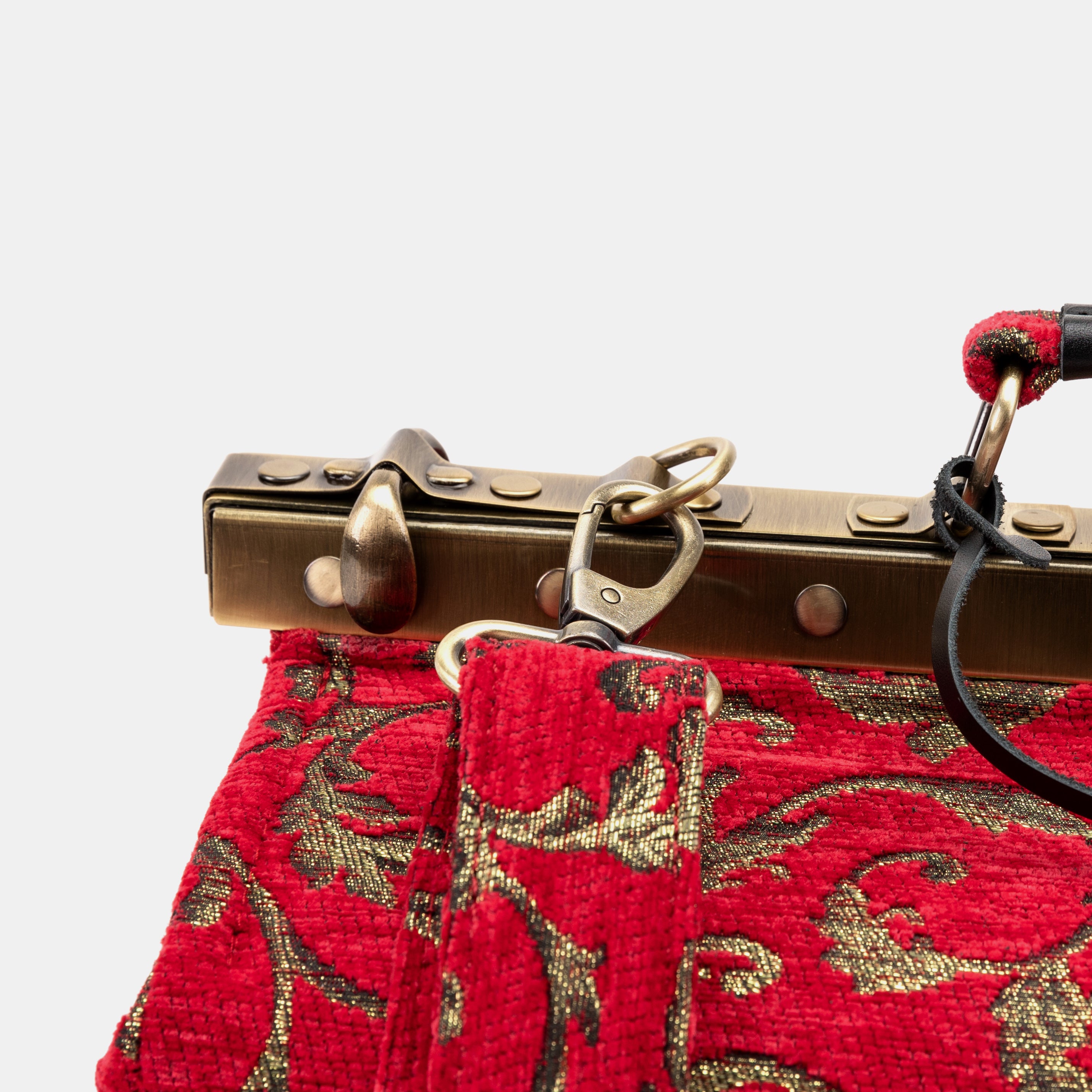 Vintage Ivy Red Genevieve Carpet Gladstone Bag clasp