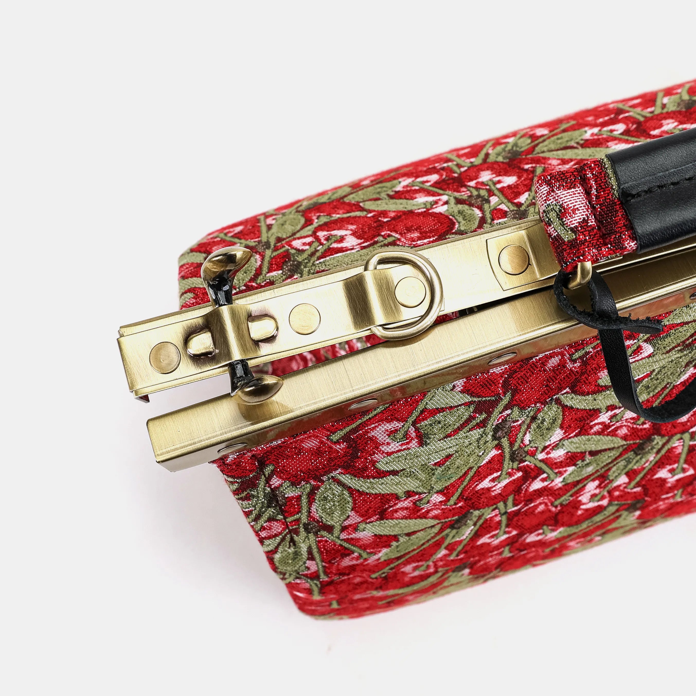 Cherry Cascade Carpet Gladstone Bag Specifics