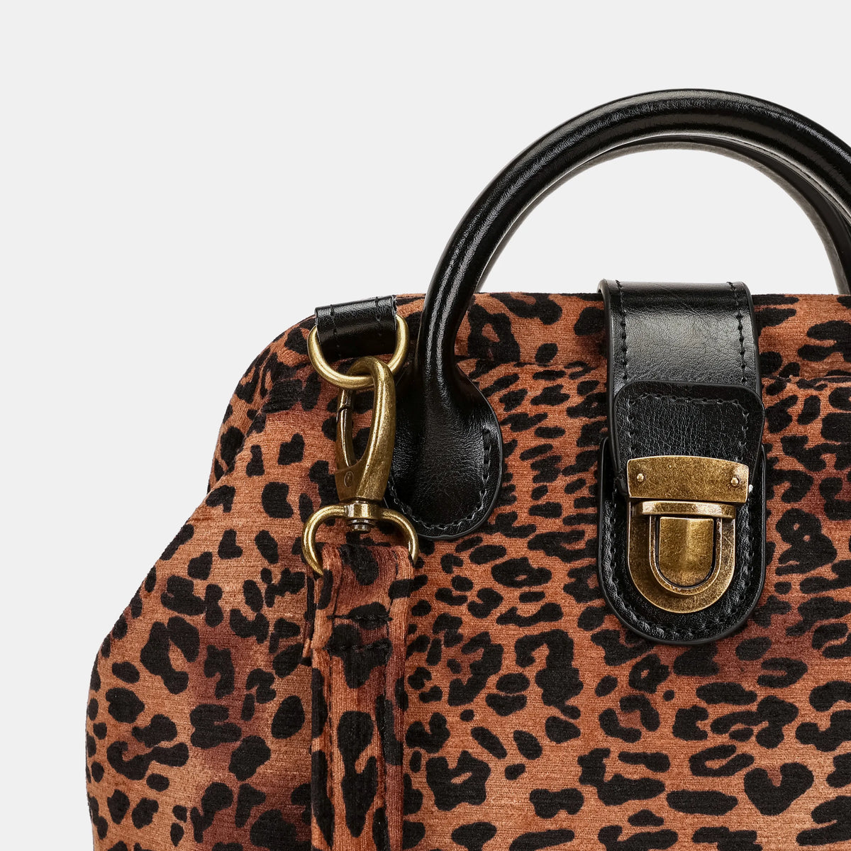 Leopard Classic Everyday Backpack Carpetbag of America details