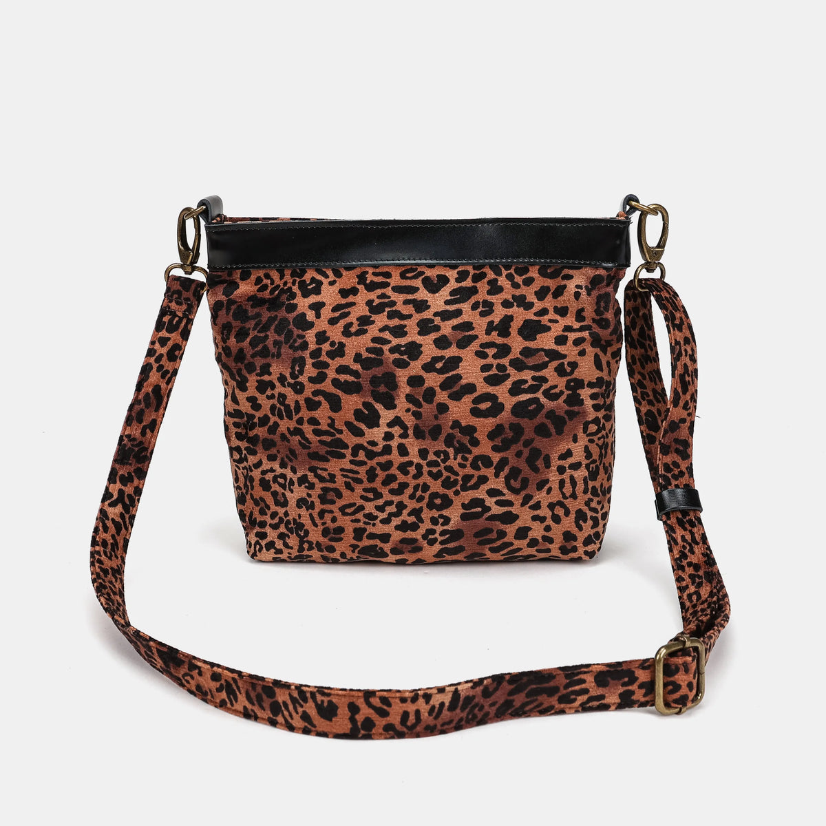 Leopard Classic Butterfly Crossbody Bag Carpet bag of America back