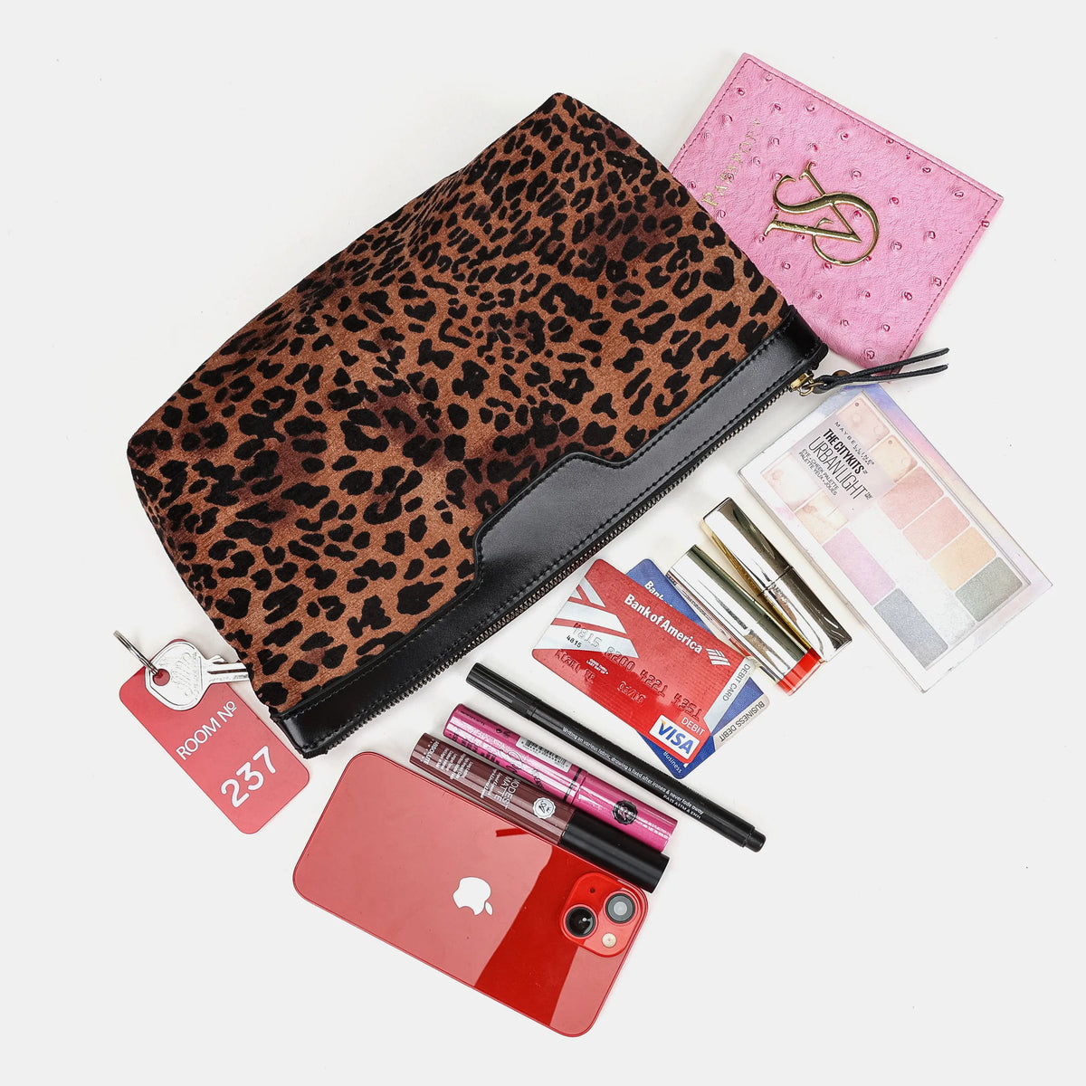 Leopard Classic Carpet Makeup Bag Carpetbag of America display