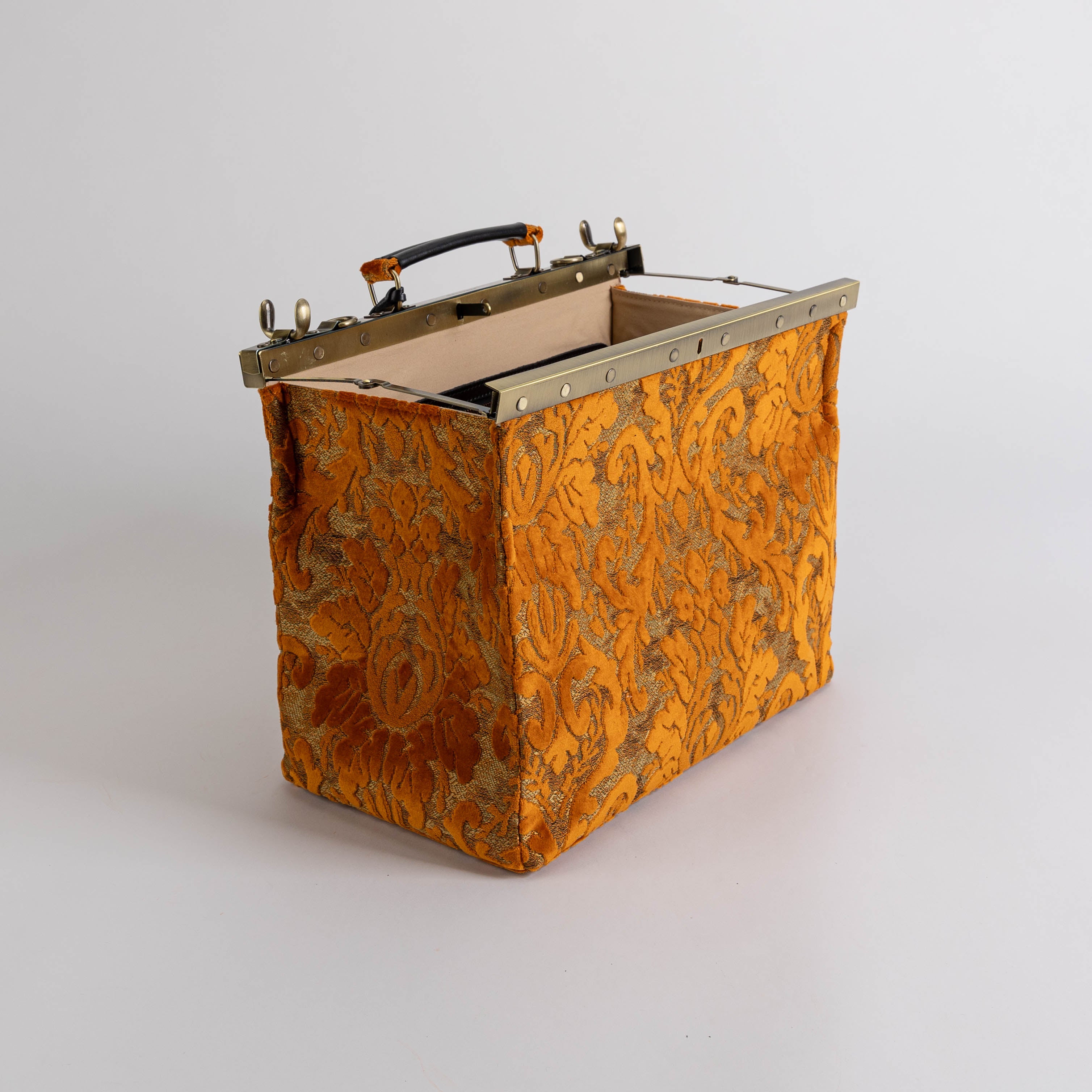 Gladstone Bag Carpet Doctor Bag Victorian Weekender Bag Shoulder Frame Bag Celine Burnout Velvet Orange Carpetbagger Carpetbag of America open and stand