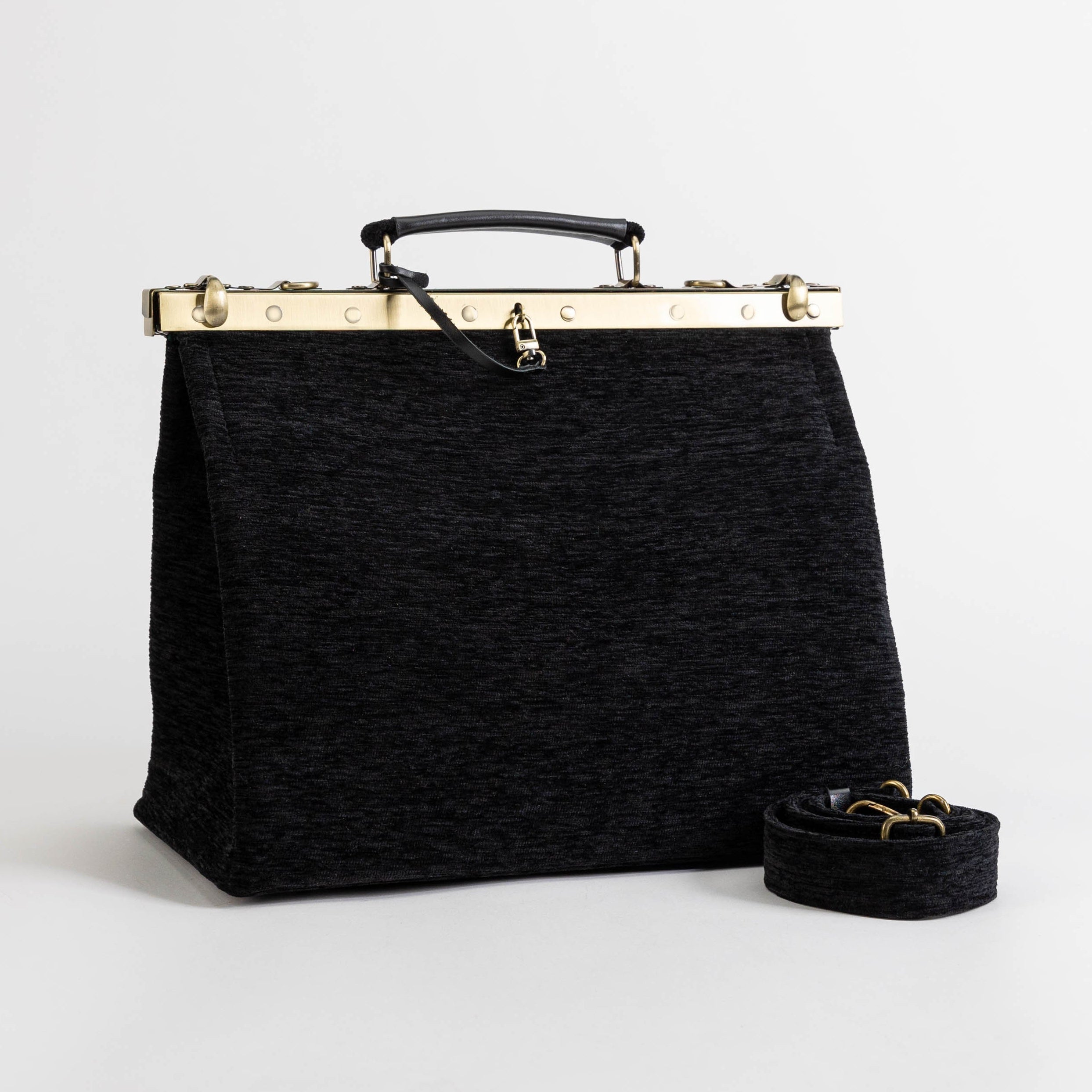 Gladstone Bag Carpet Doctor Bag Victorian Weekender Bag Shoulder Frame Bag Celine Solid Black Carpetbagger Carpetbag of America main