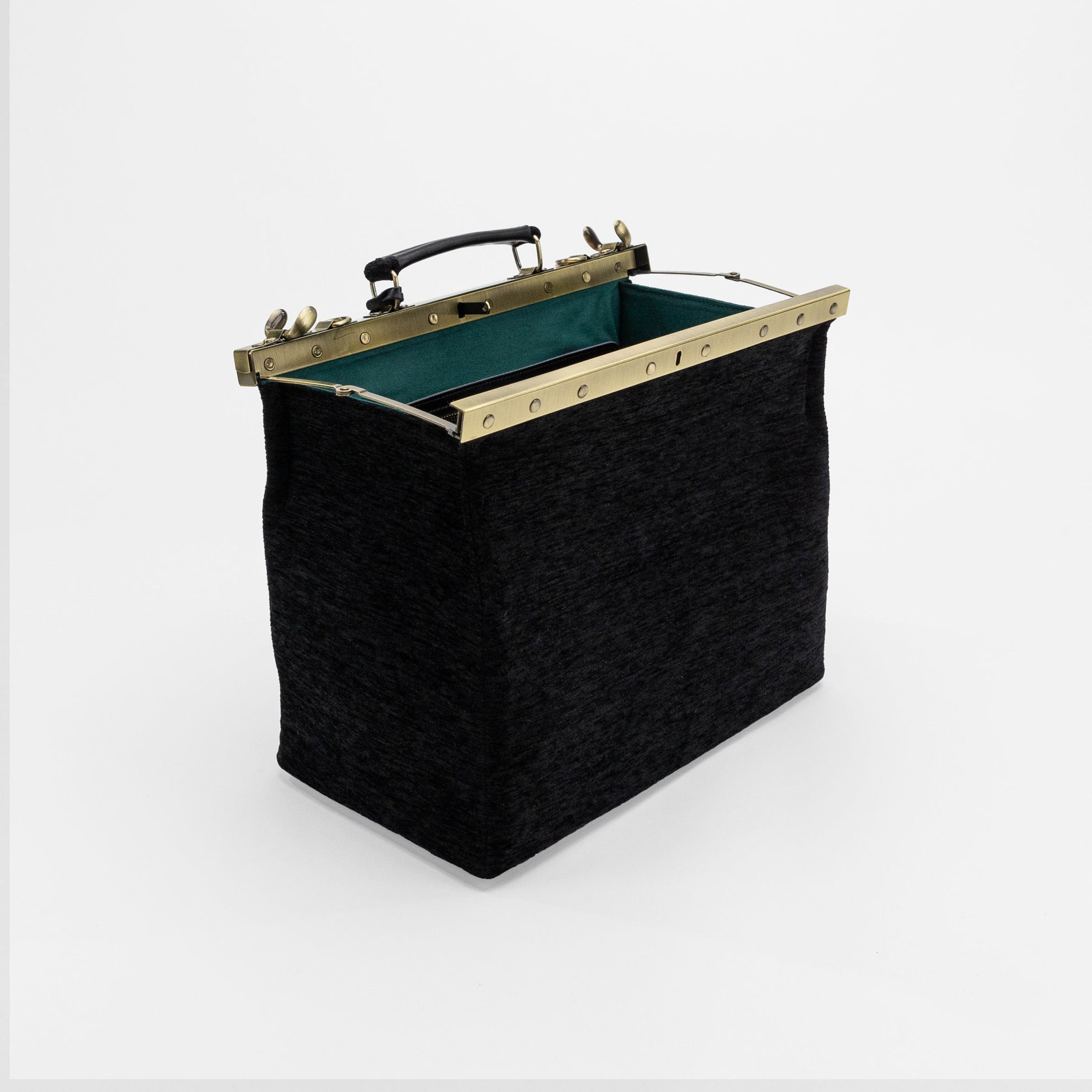 Gladstone Bag Carpet Doctor Bag Victorian Weekender Bag Shoulder Frame Bag Celine Solid Black Carpetbagger Carpetbag of America open and stand