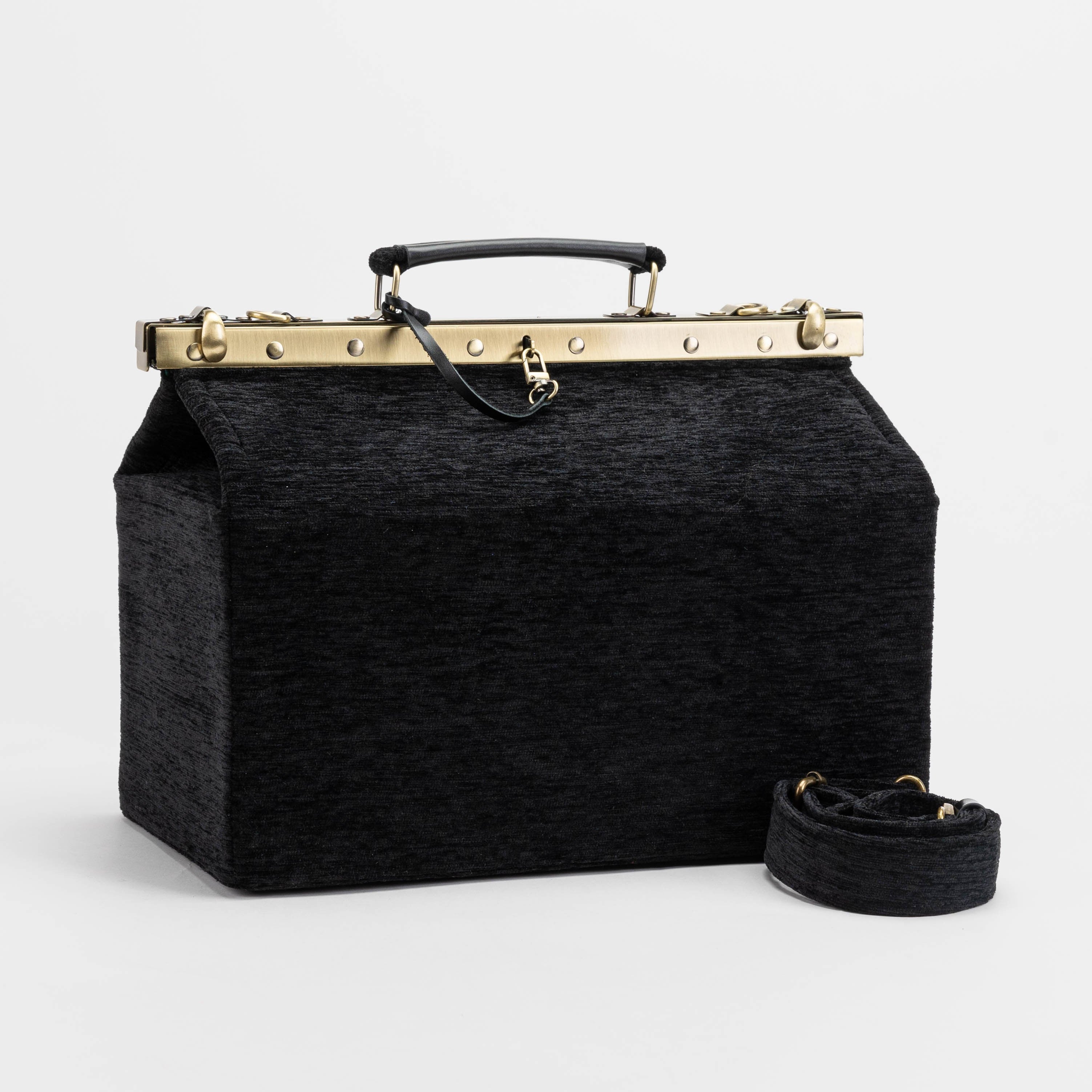 Gladstone Bag Carpet Doctor Bag Victorian Weekender Bag Shoulder Frame Bag Genevieve Solid Black Carpetbagger Carpetbag of America main