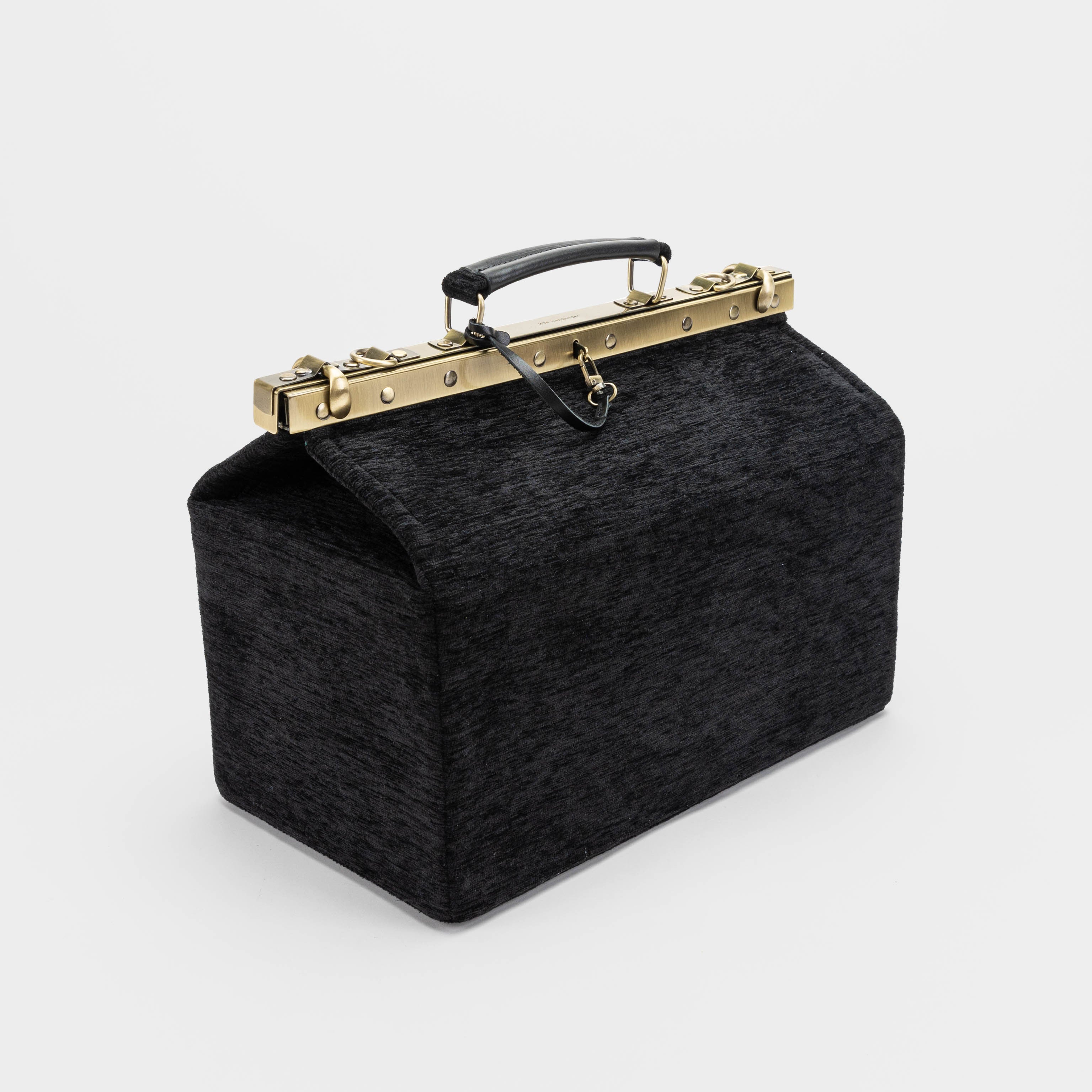 Gladstone Bag Carpet Doctor Bag Victorian Weekender Bag Shoulder Frame Bag Genevieve Solid Black Carpetbagger Carpetbag of America side