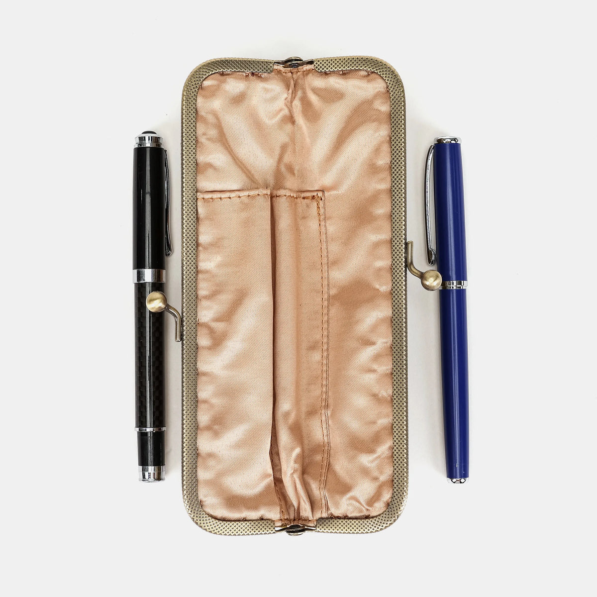 Climbing Rose Duo Pen Case Carpetbag of America inside