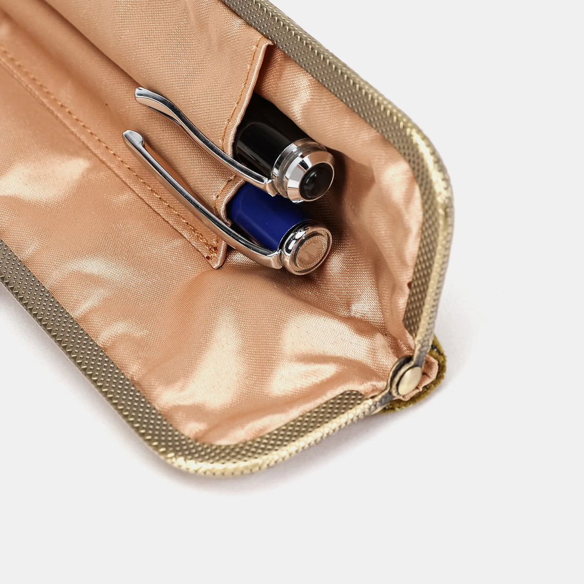 Climbing Rose Duo Pen Case Carpetbag of America detail
