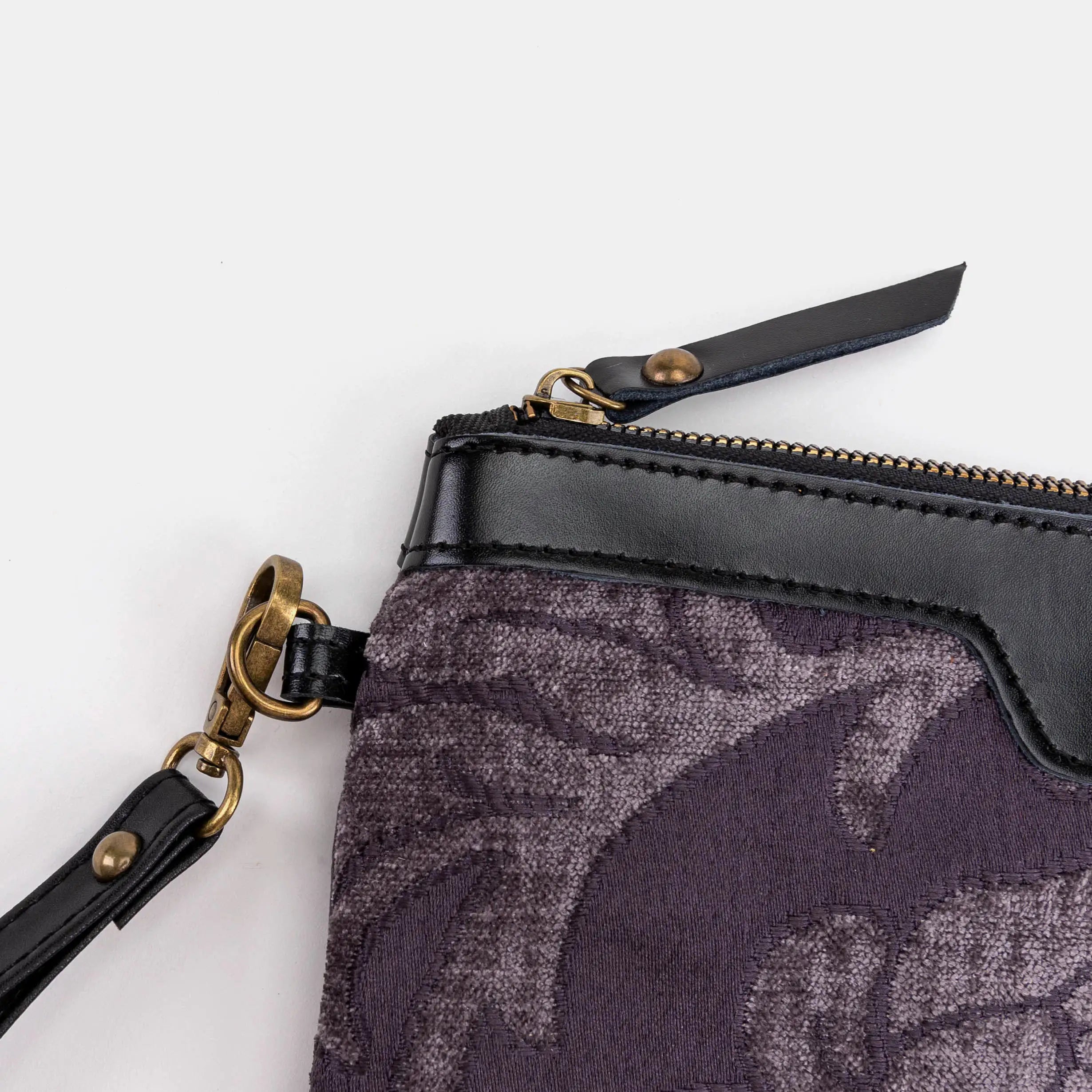 Wristlet Clutch Carpet Bag | Floral Brocade Purple detail zipper