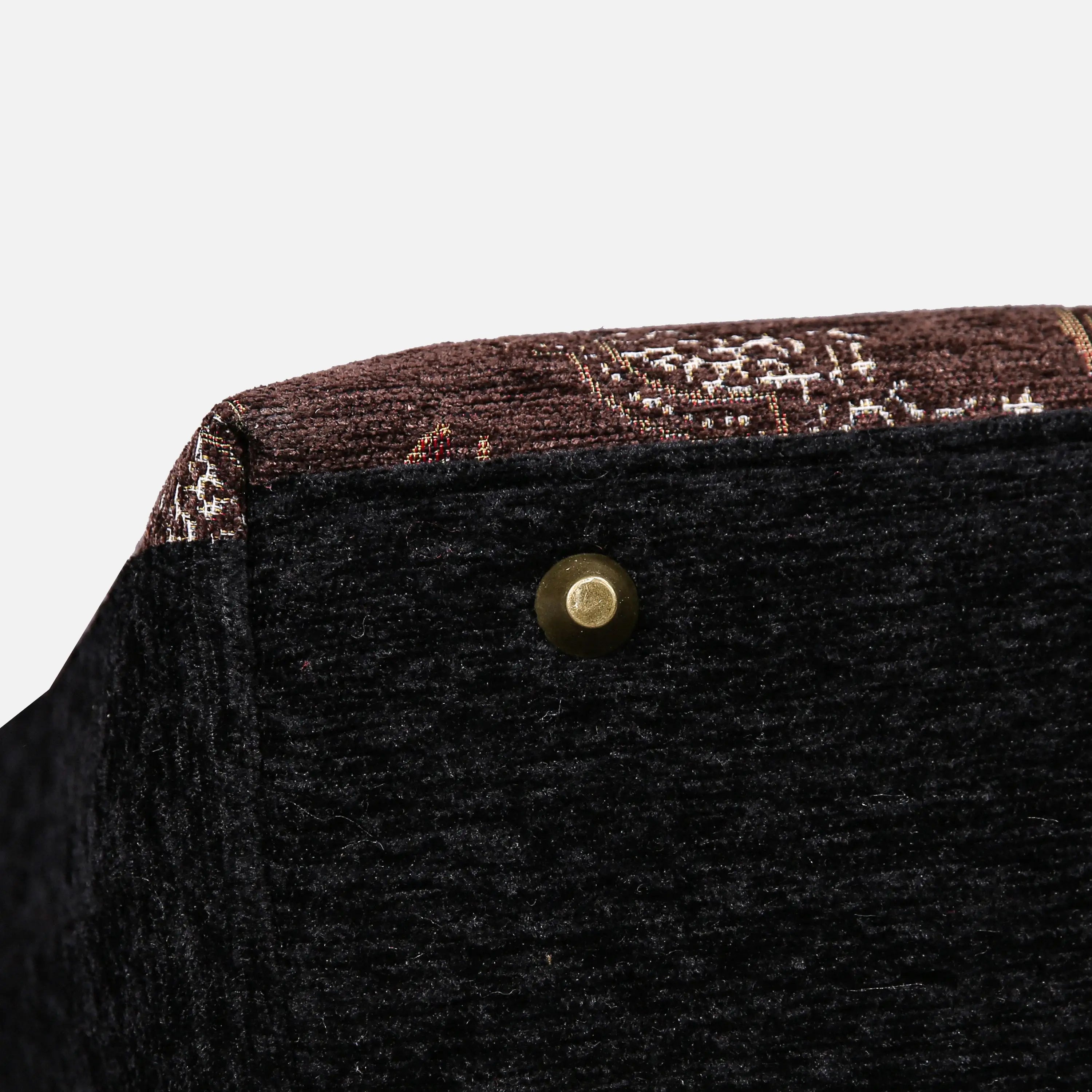 Floral Brown Color carpet bag of America bottom details