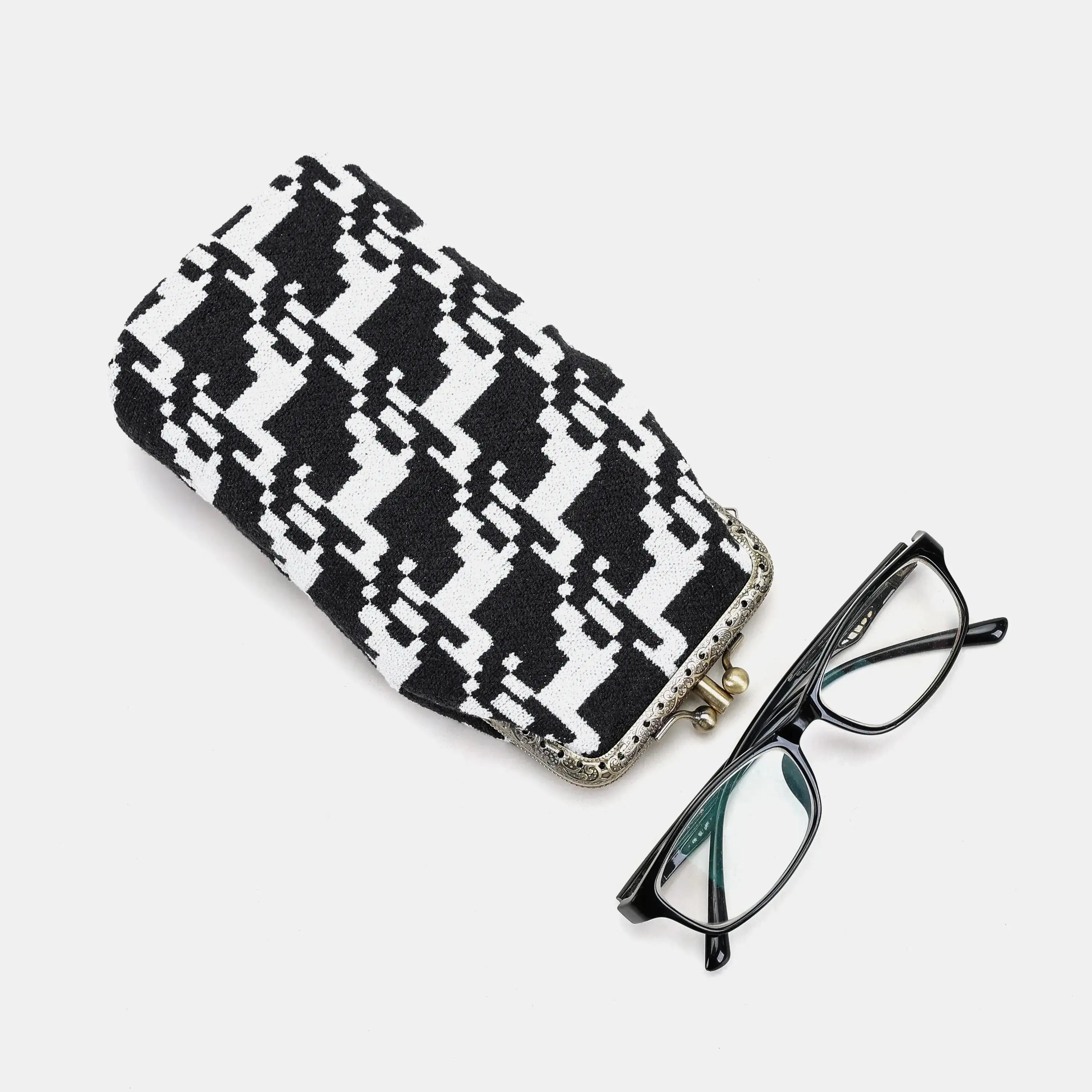Houndstooth Black Carpet Eyeglasses Case Carpetbag of America with glasses-2