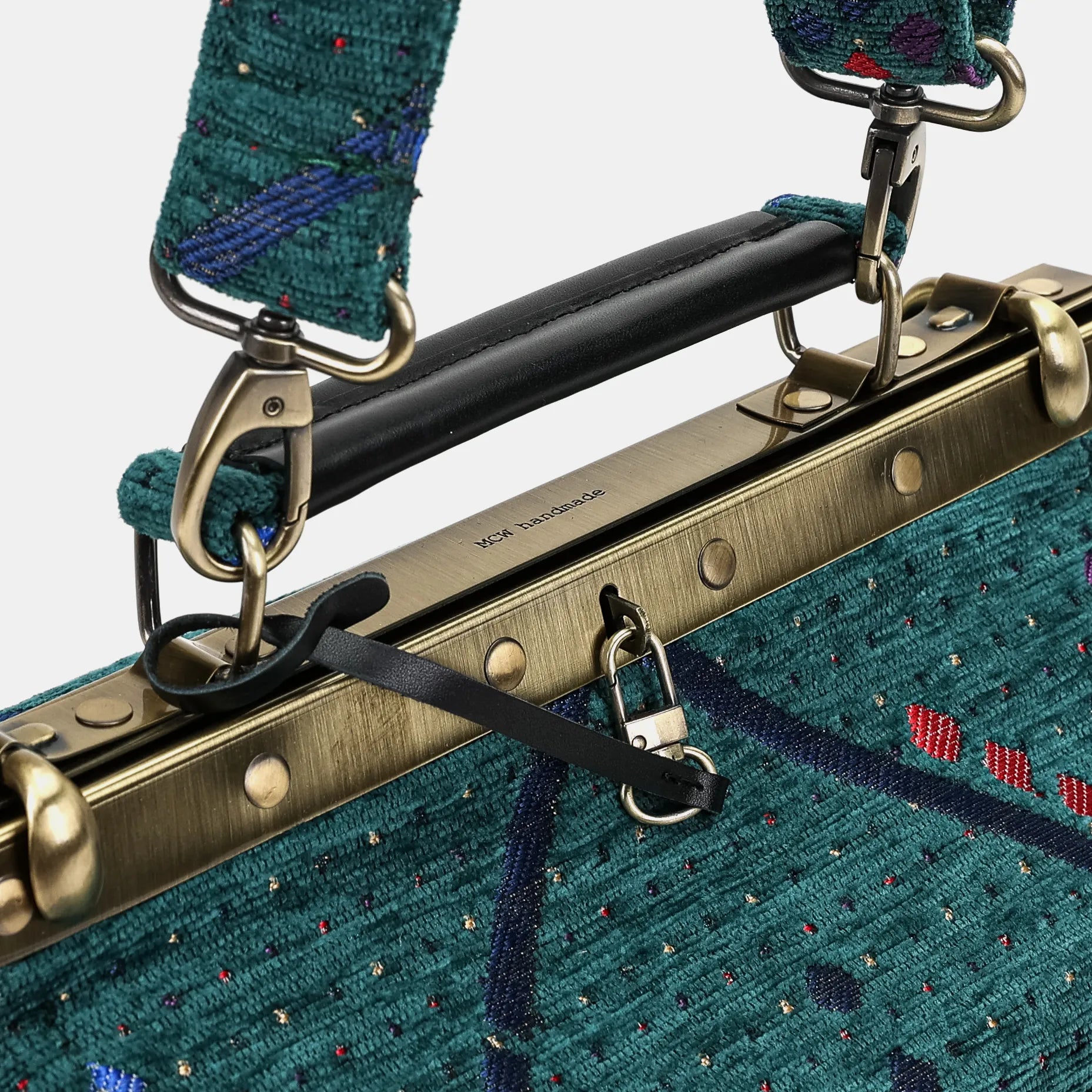 PDX Portland Airport Cecile Carpet Purse Gladstone Bag of America handle