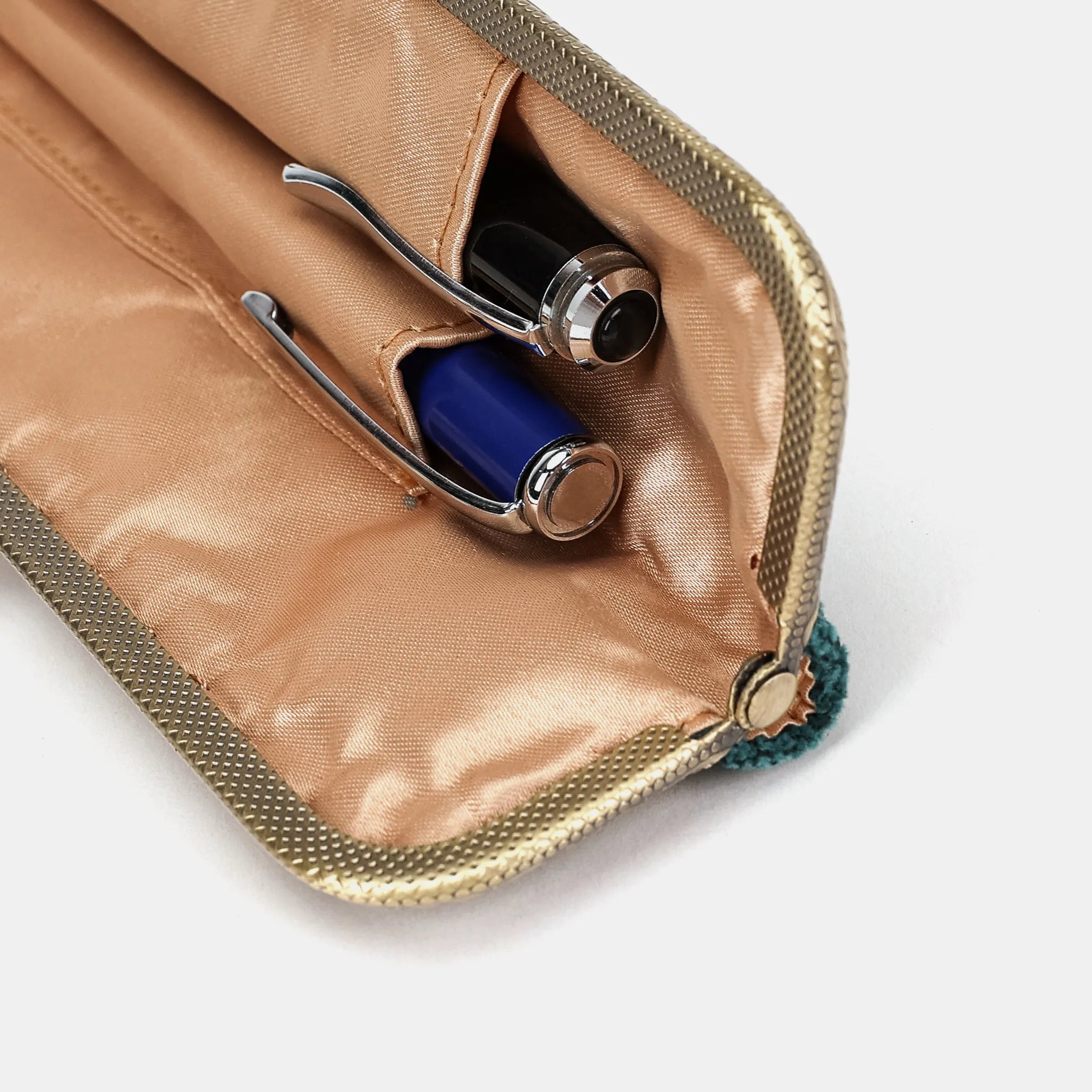 PDX Portland Airport Duo Pen Case Carpetbag of America detail