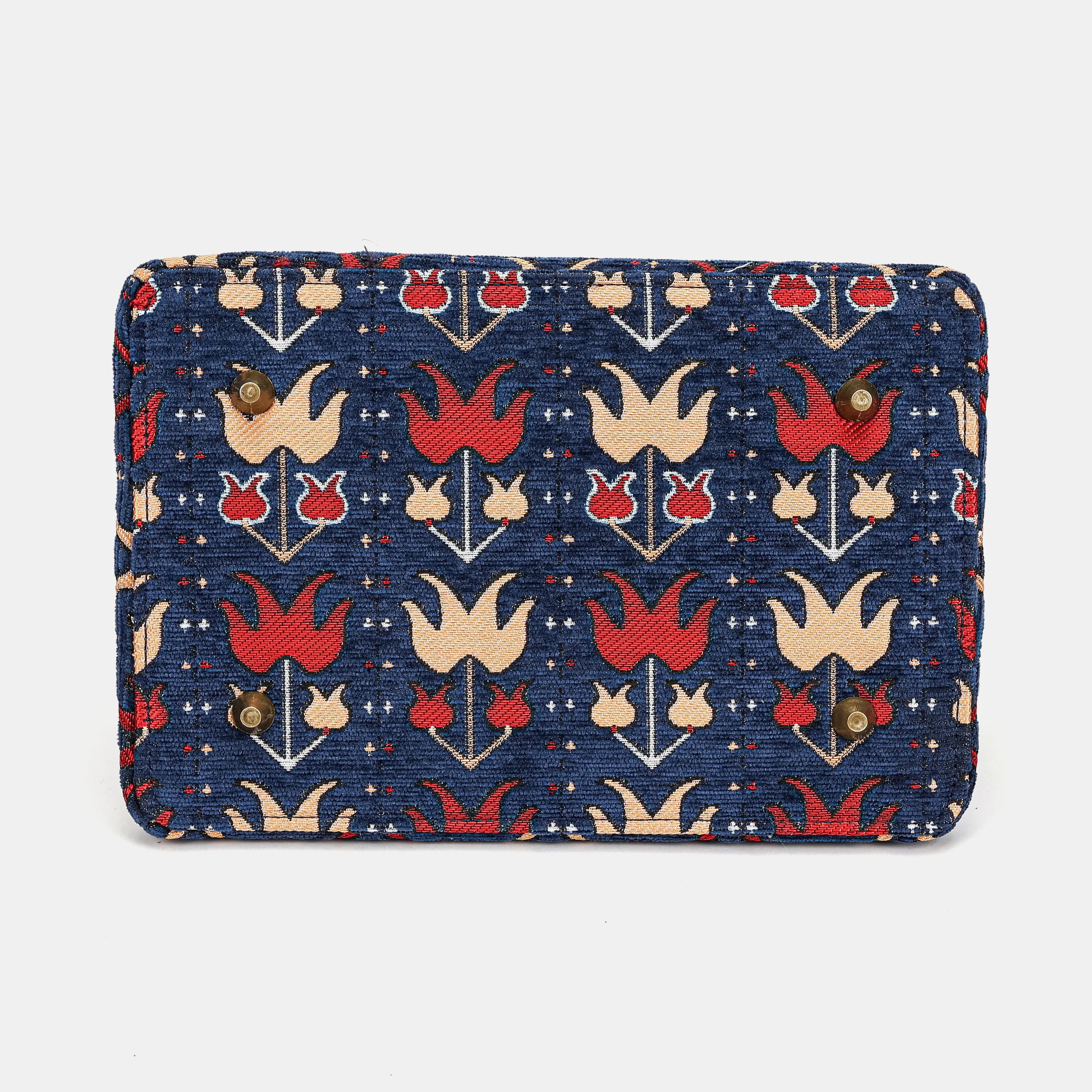 Poppy Bloom Cecile Carpet Purse Gladstone Bag of America bottom