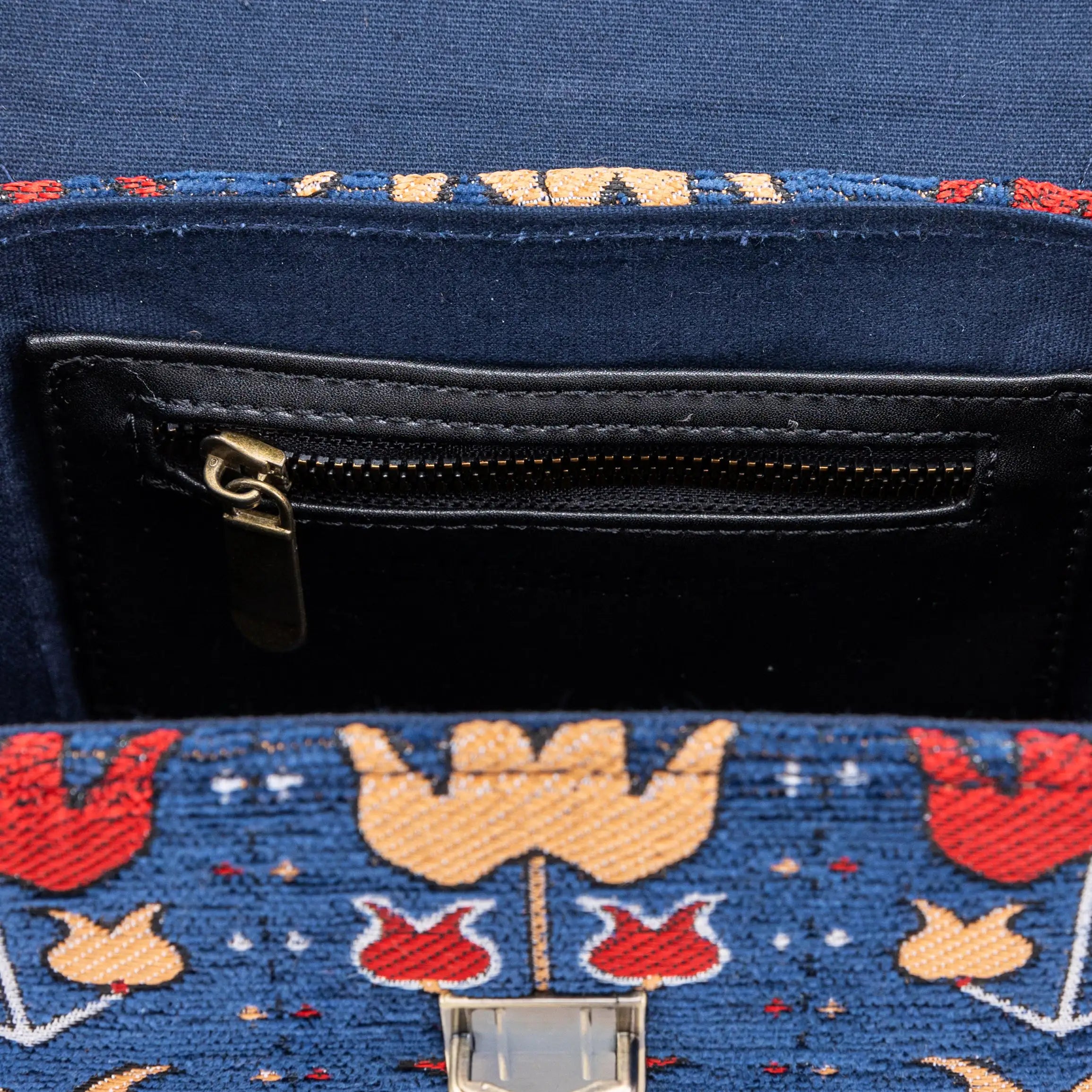 Poppy Bloom Emma Small Train Case Crossbody of America inside
