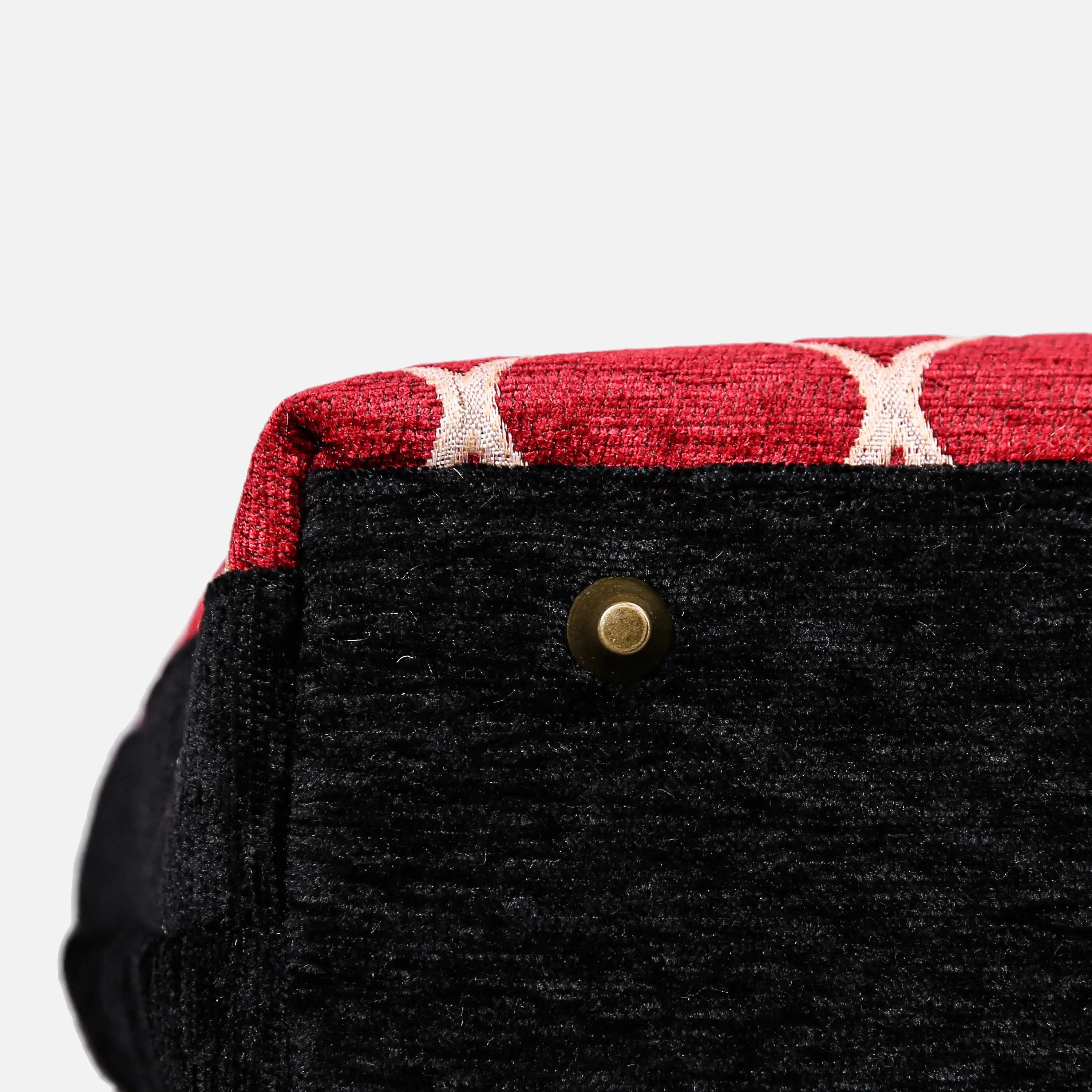 Quartz Red carpet bag of America bottom details