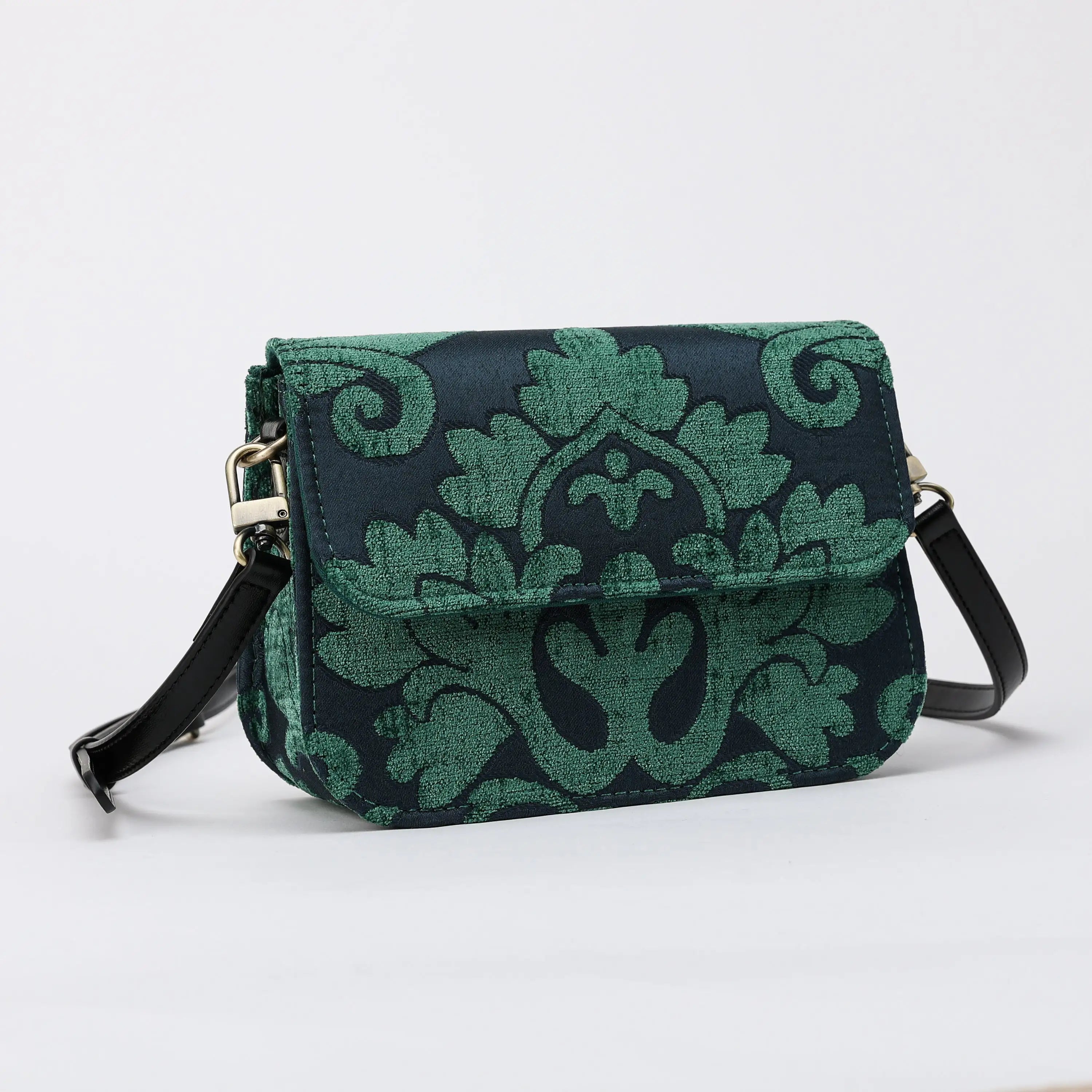 Queen Hunter Green Flap Crossbody Bag carpet bag of America main