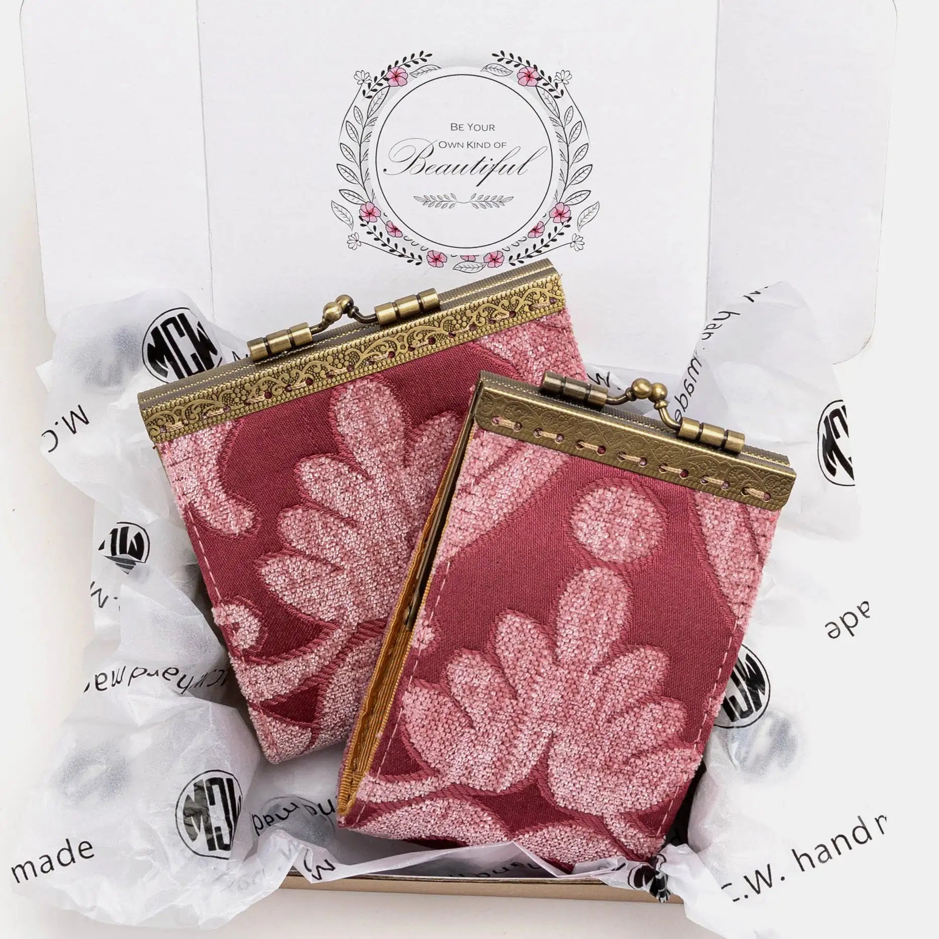 Queen Rose Pink Card Wallet of America package