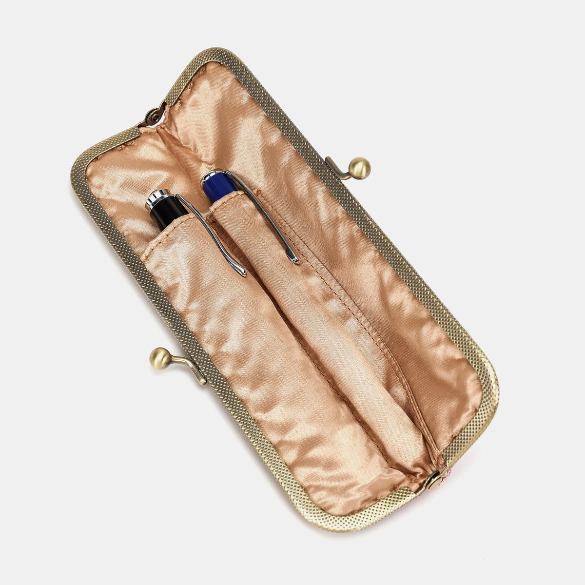 Queen Rose Pink Duo Pen Case Carpetbag of America in use