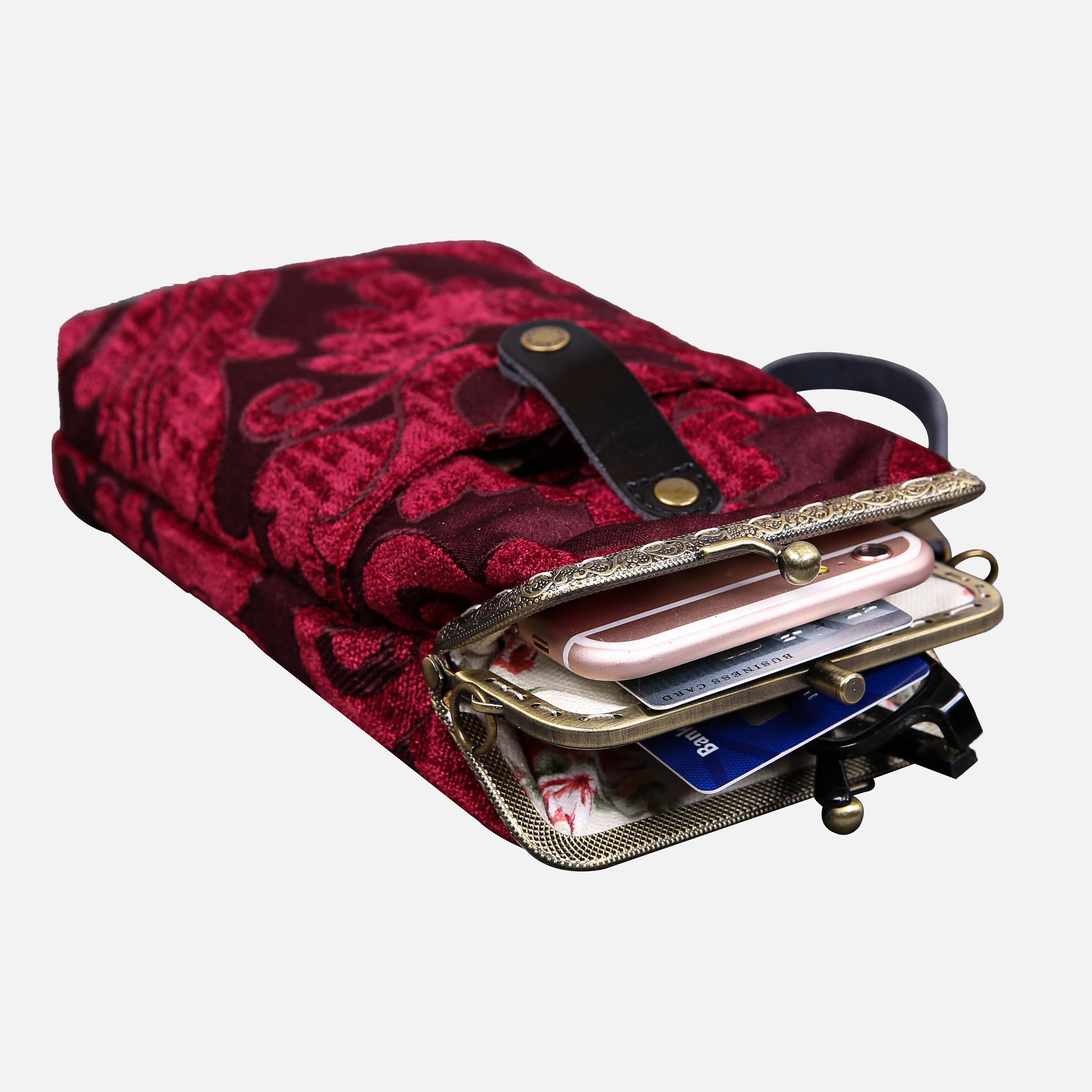 Queen Wine Carpet Phone Case Carpetbag of America in use
