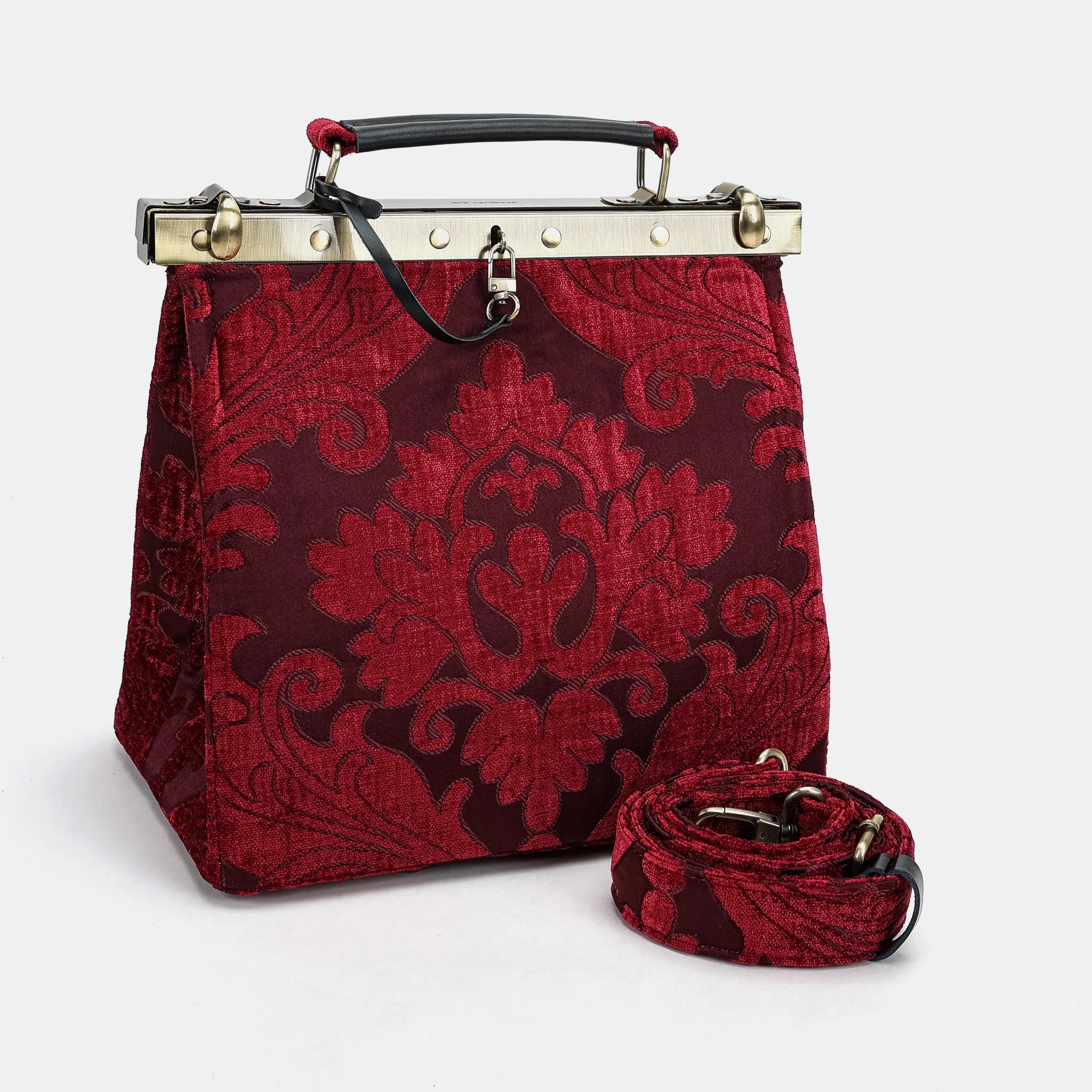 Queen Wine Cecile Carpet Purse Gladstone Bag of America with shoulder strap
