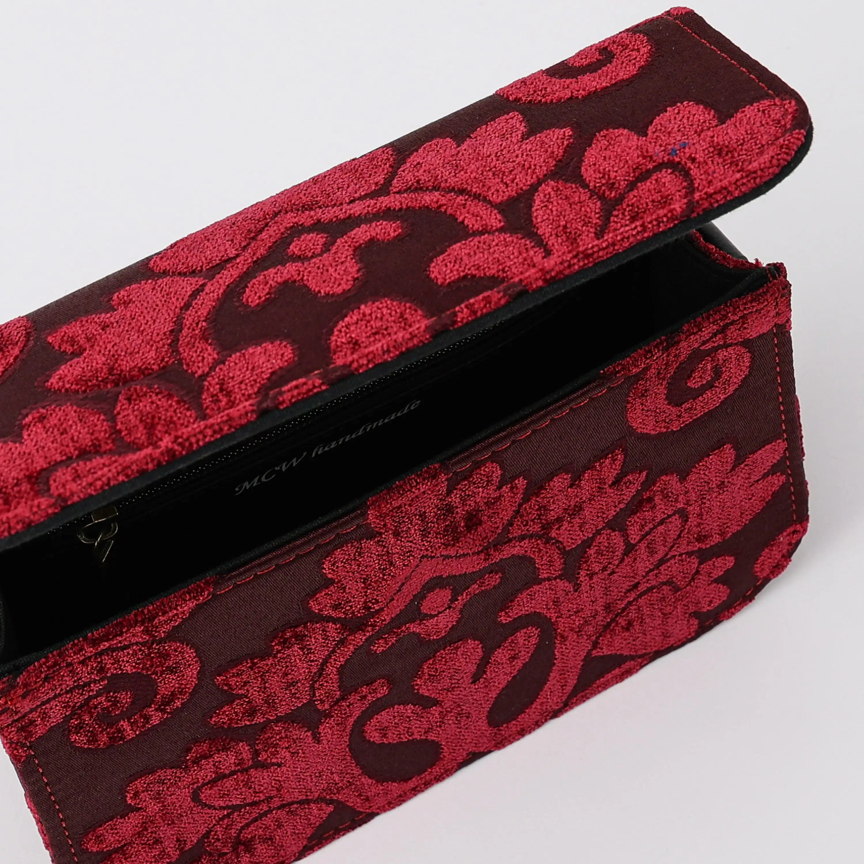 Queen Wine Flap Crossbody Bag carpet bag of America opening