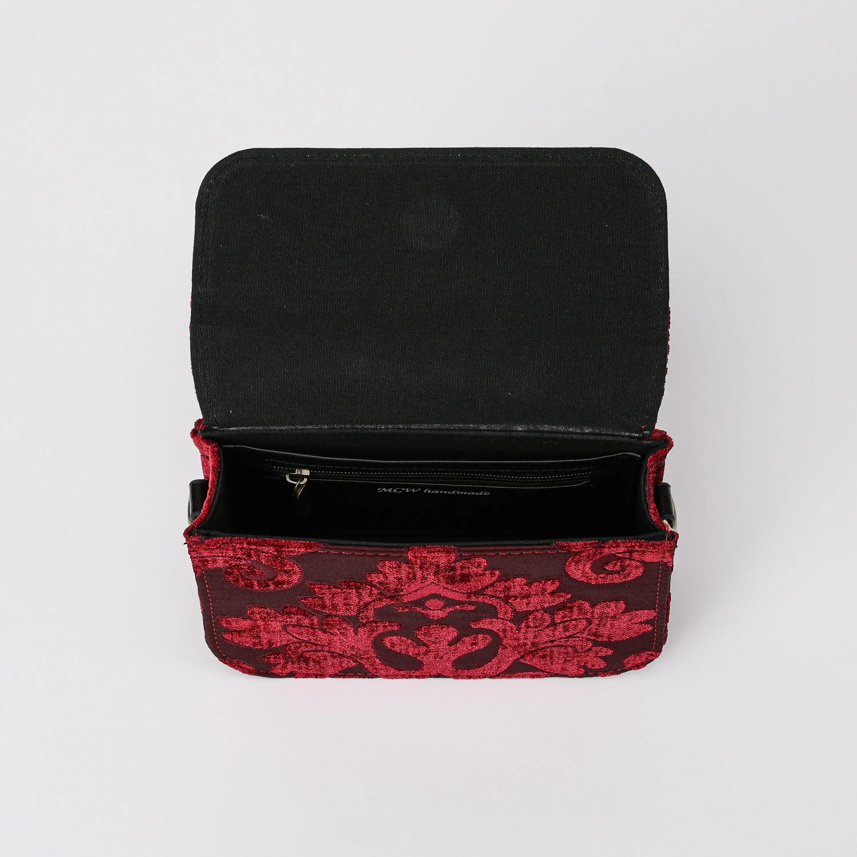 Queen Wine Flap Crossbody Bag carpet bag of America inside