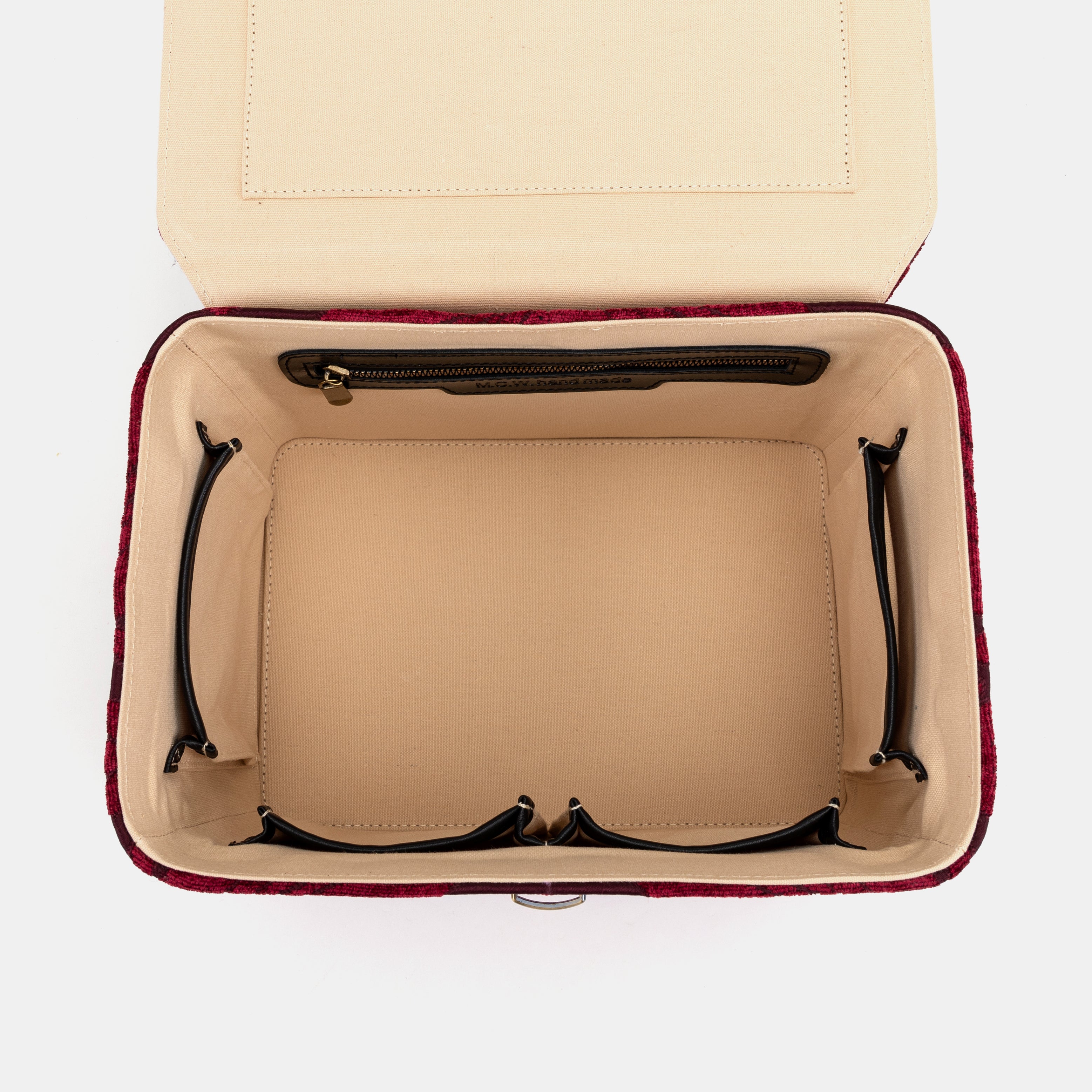 Queen Wine Josephine Large Train Case inisde