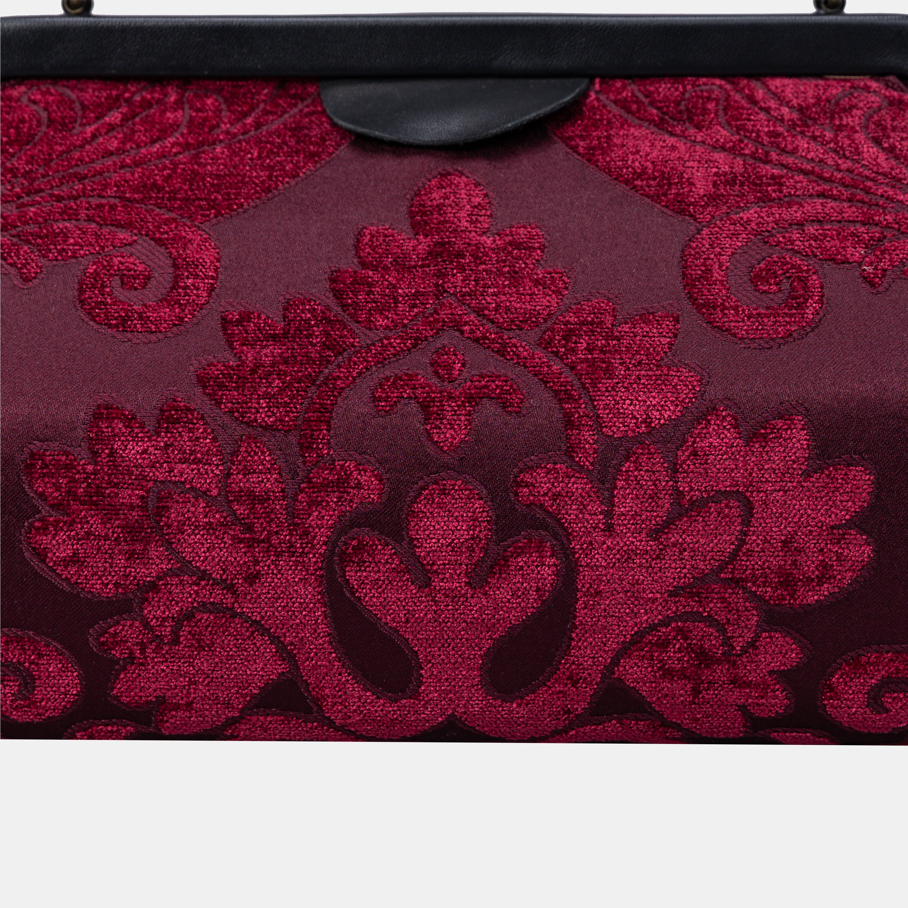 Queen Wine Shoulder Bag detail